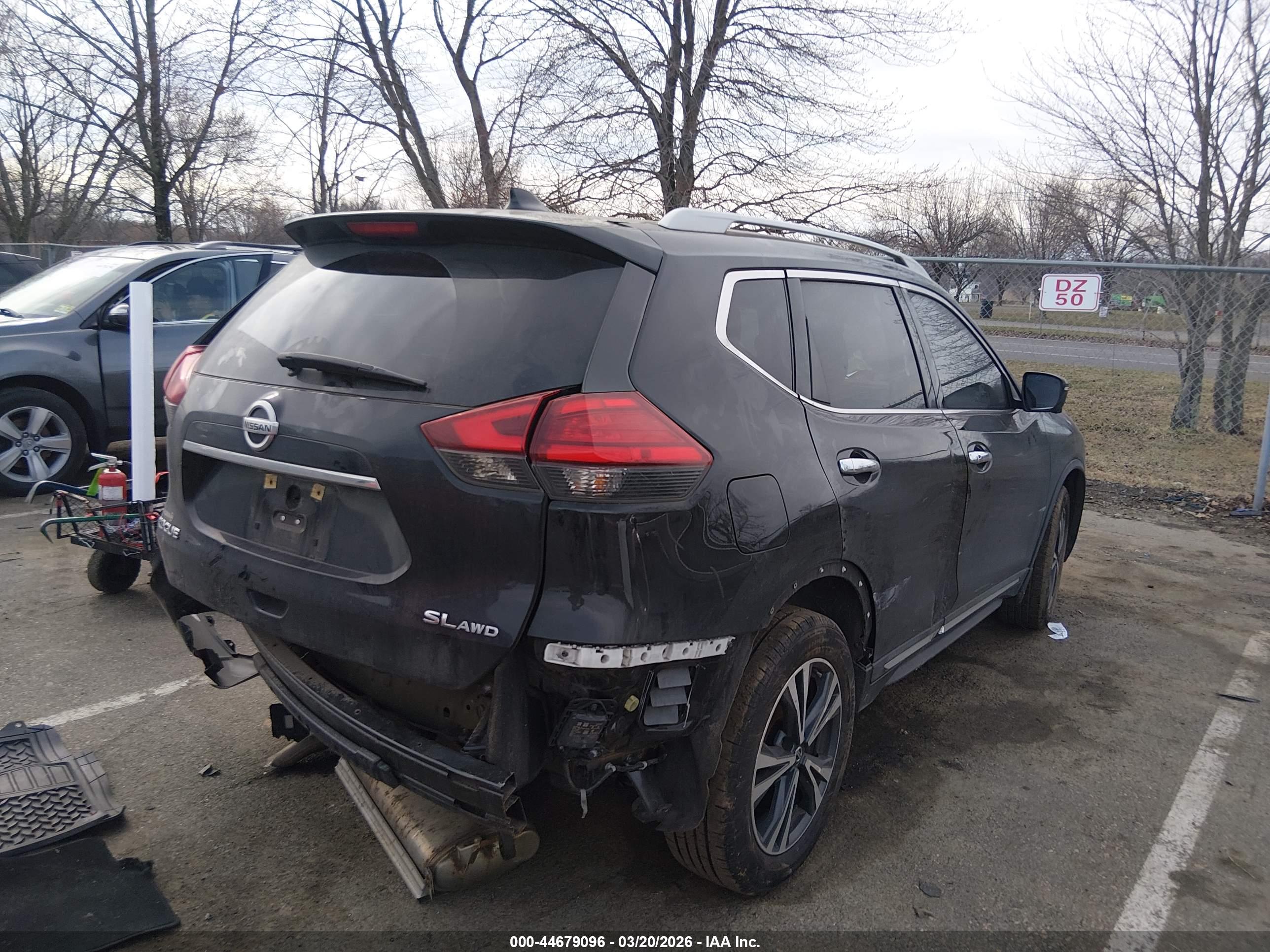 NISSAN ROGUE image 4
