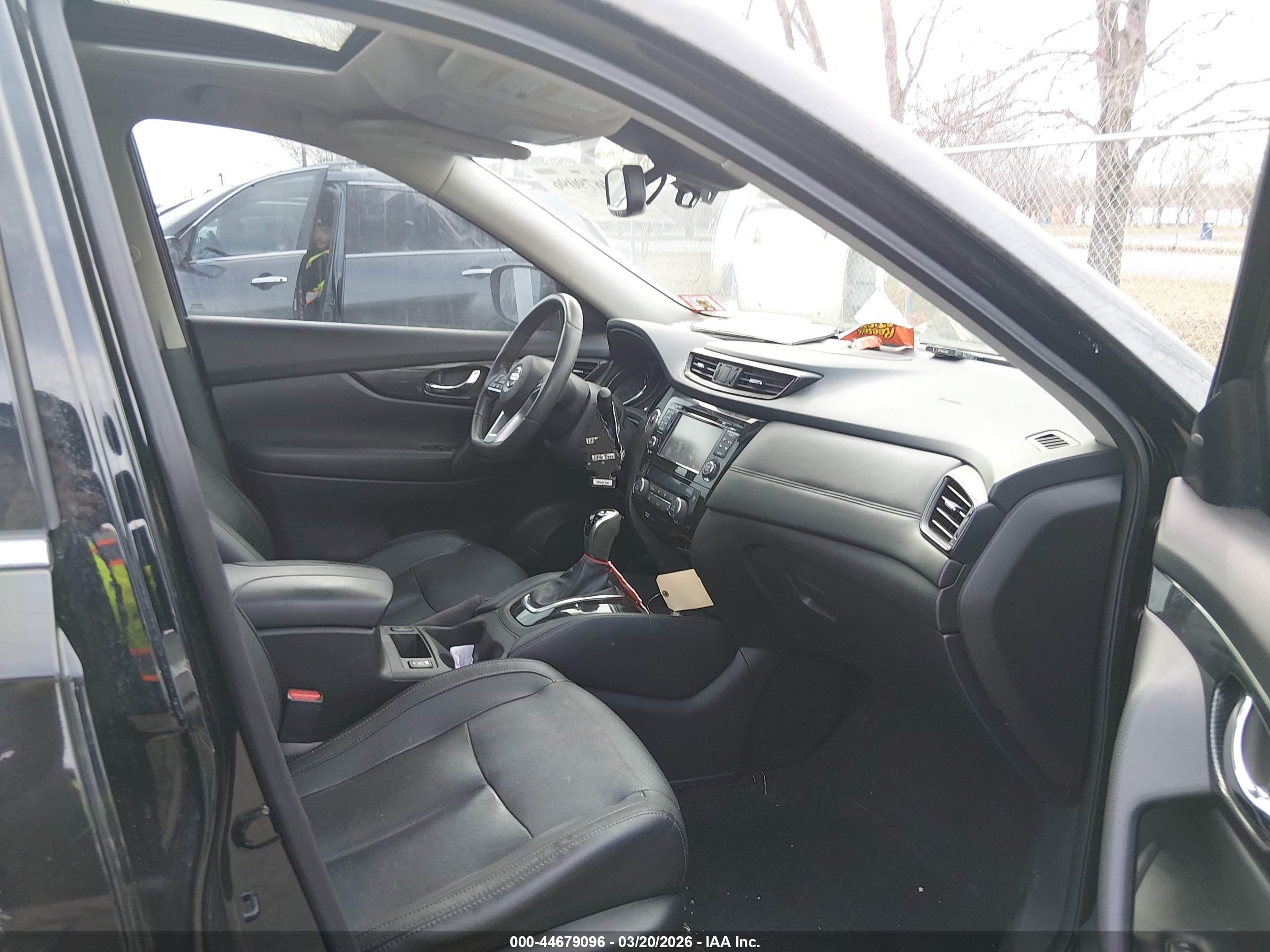 NISSAN ROGUE image 5