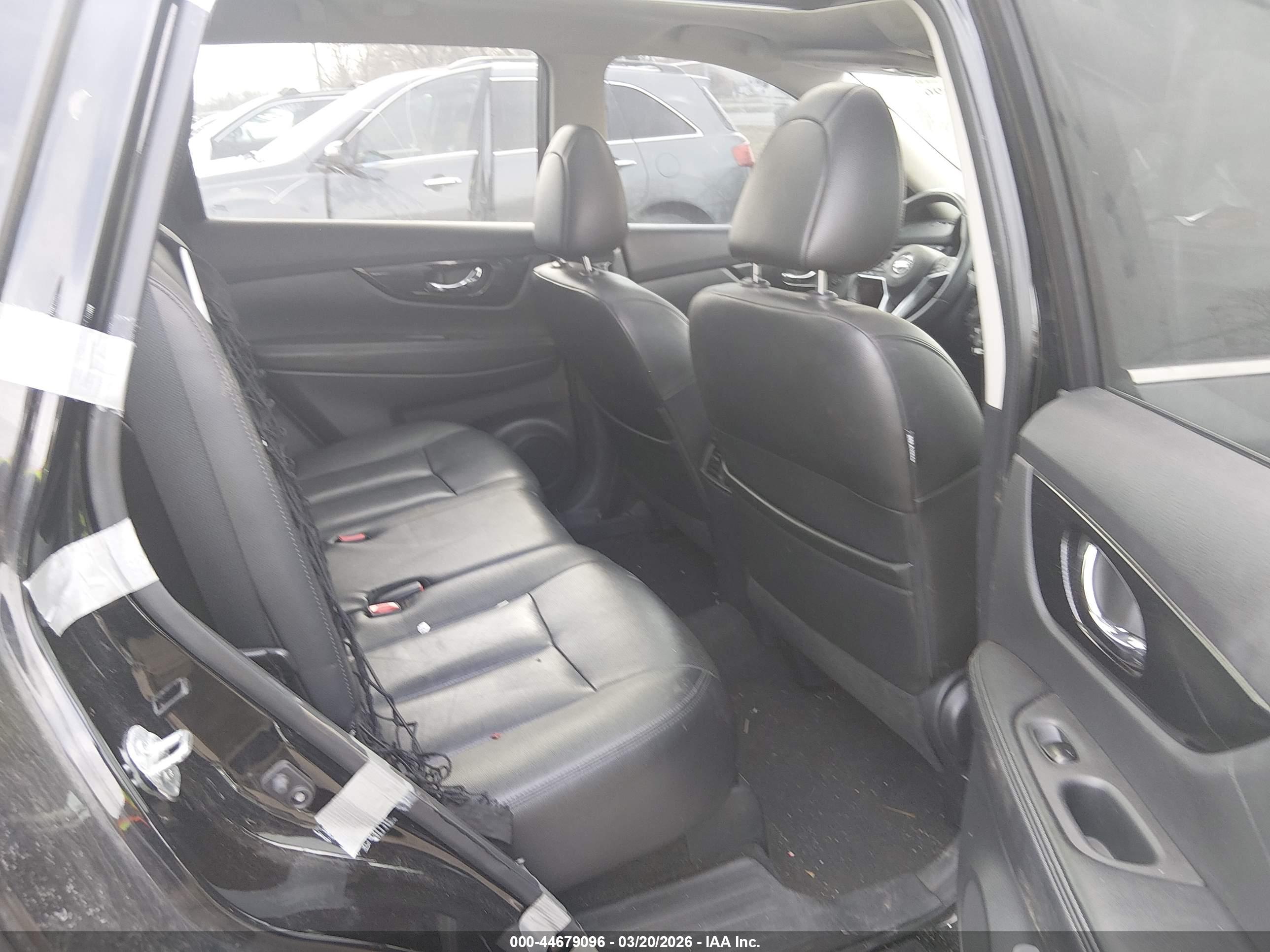 NISSAN ROGUE image 8