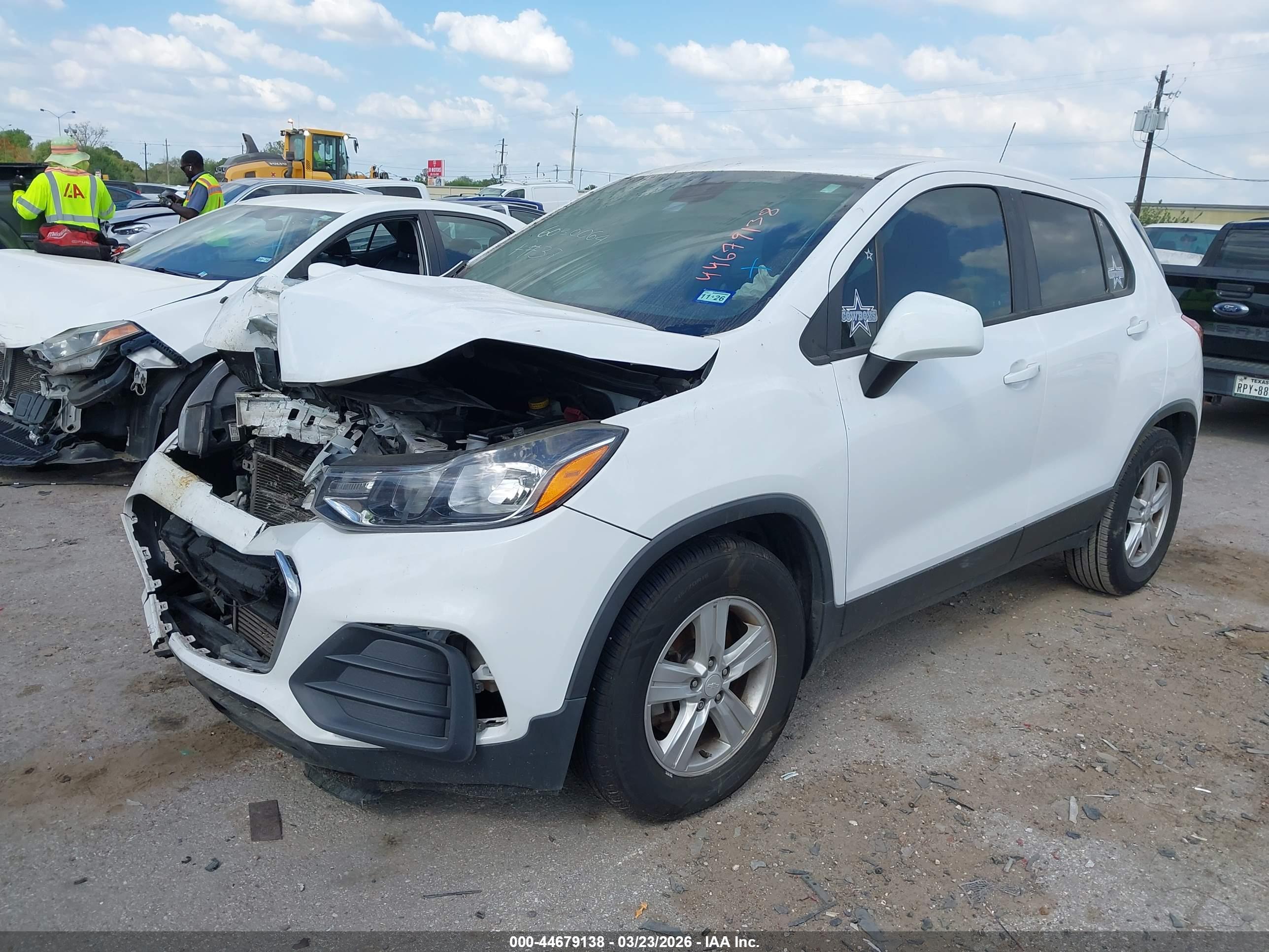 CHEVROLET TRAX image 2