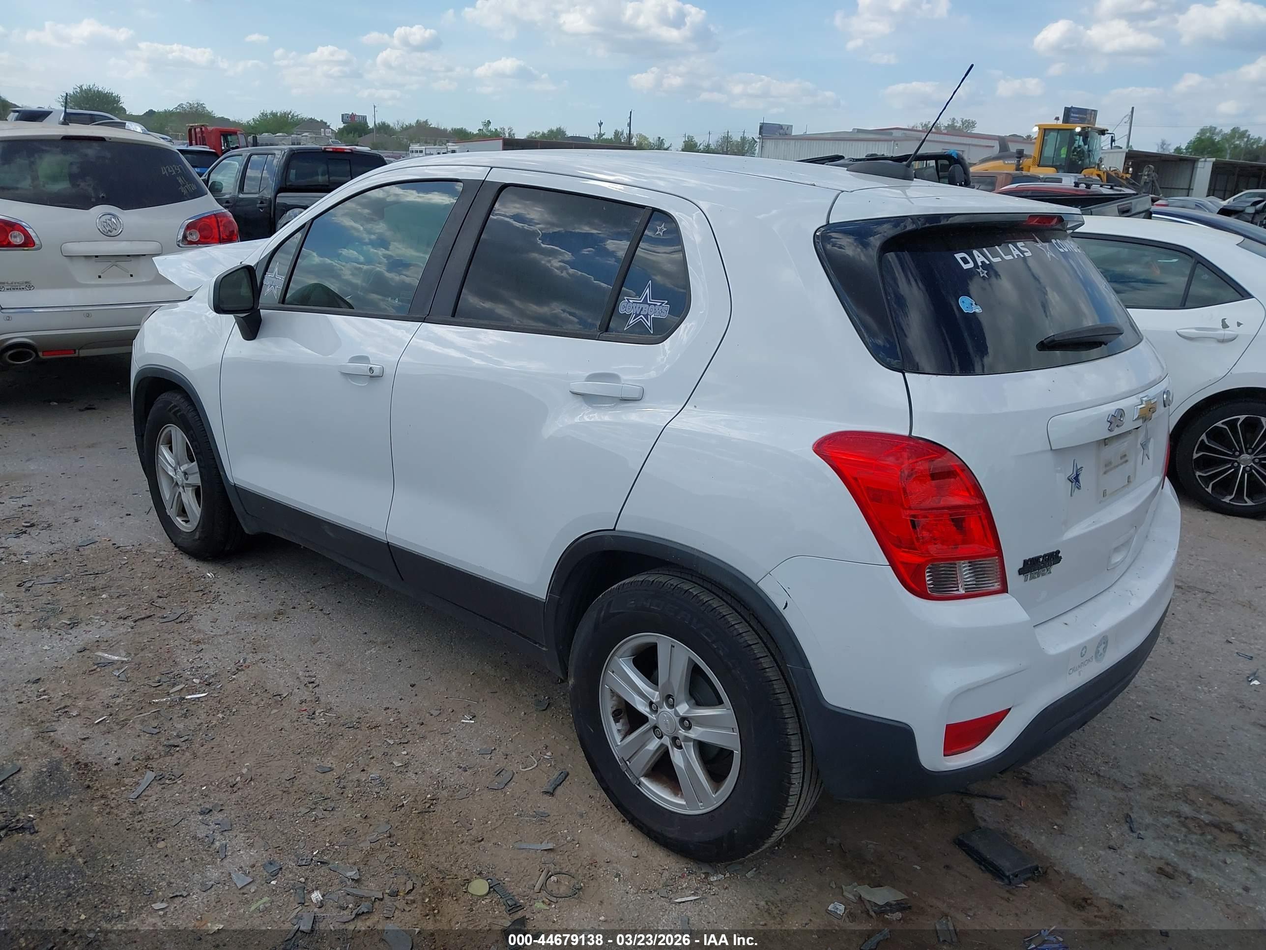 CHEVROLET TRAX image 3