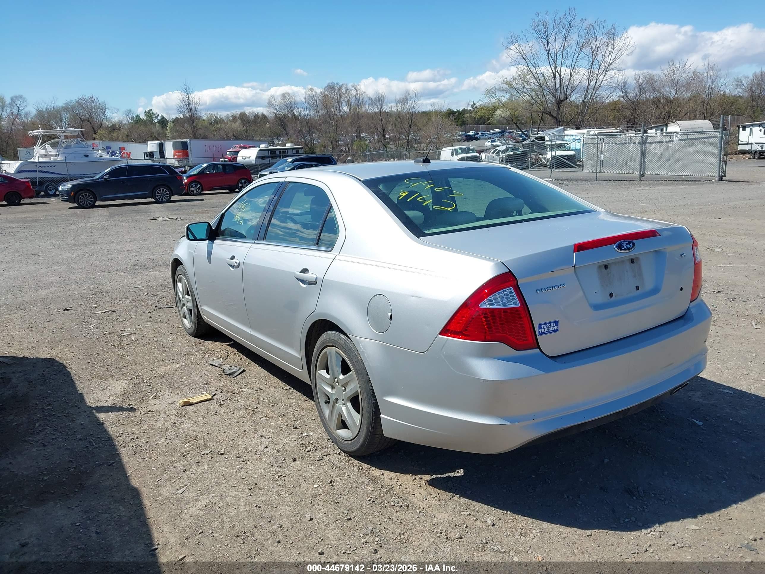 FORD FUSION image 3
