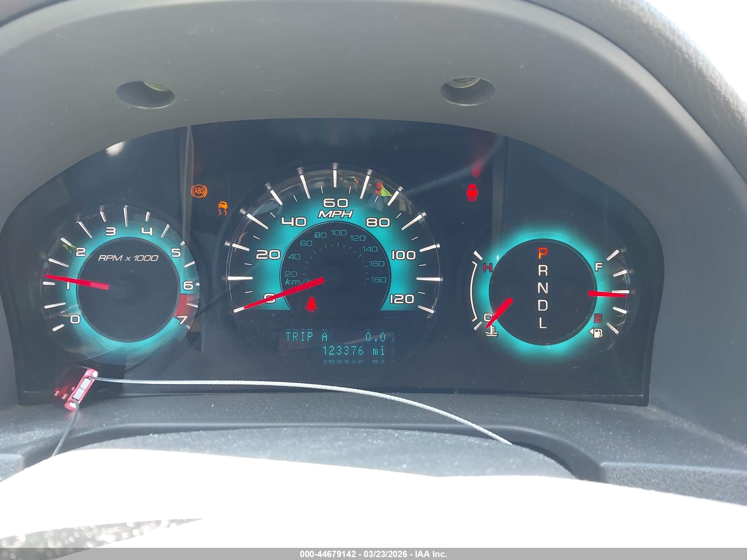 FORD FUSION image 7