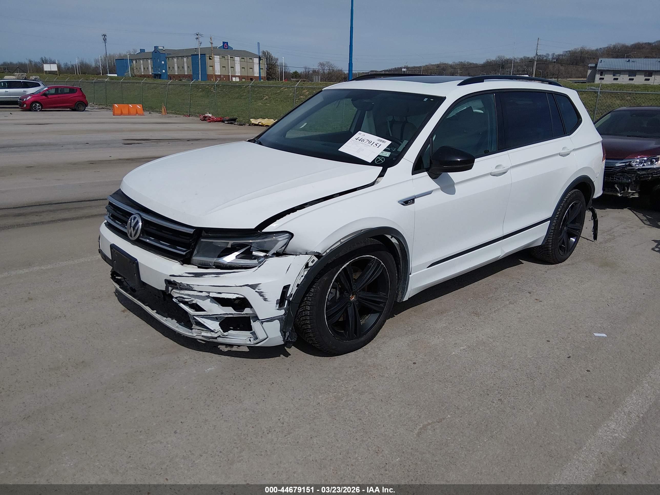 VOLKSWAGEN TIGUAN image 2