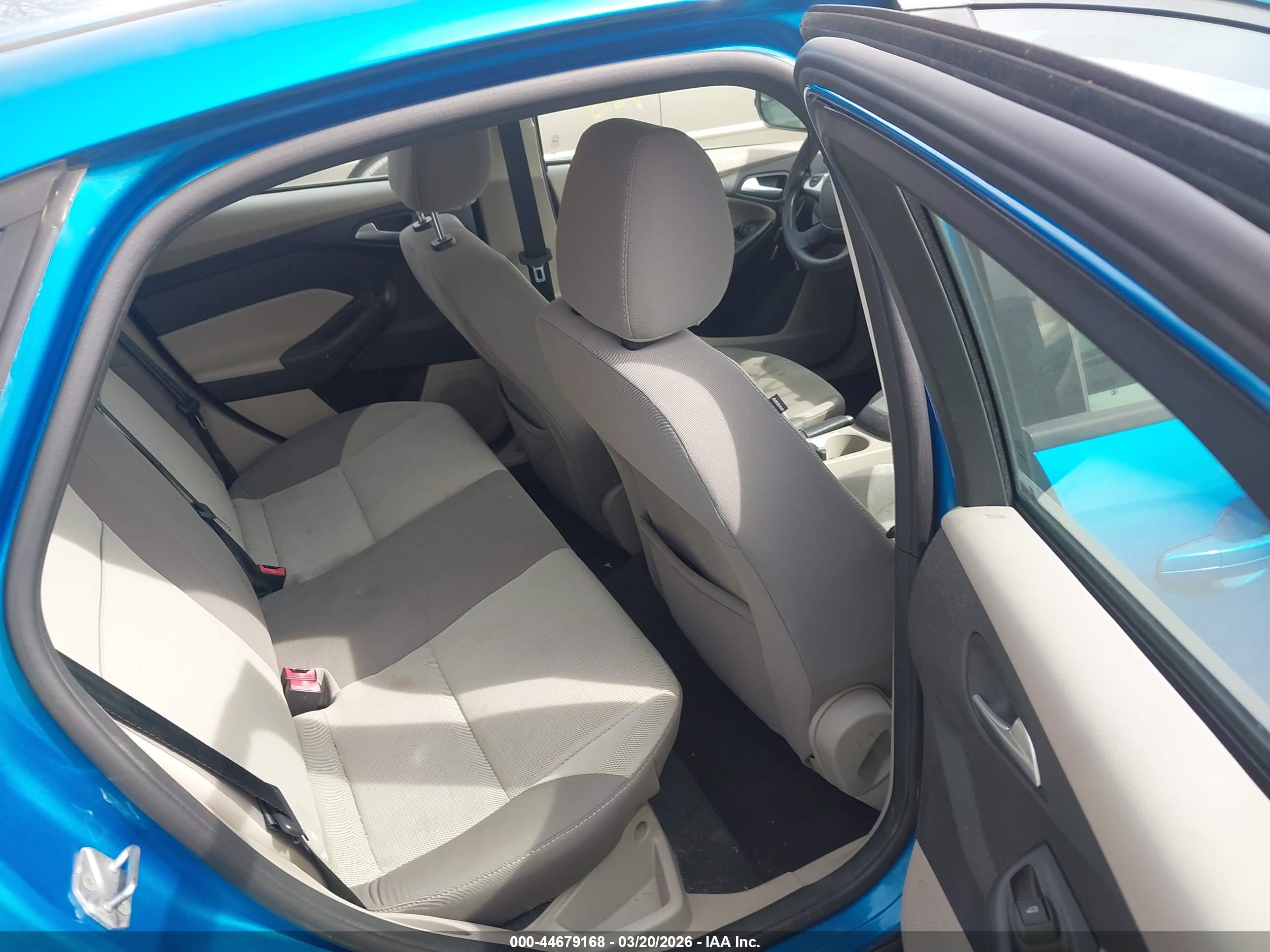 FORD FOCUS image 8
