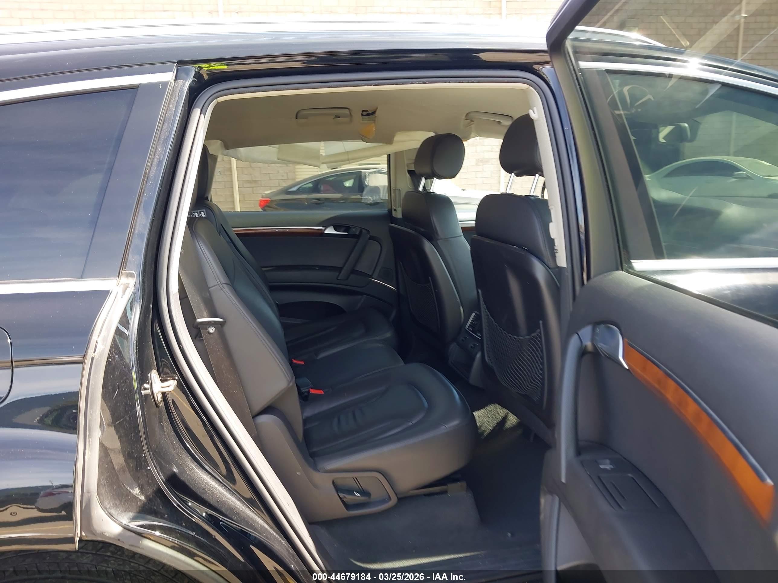 AUDI Q7 image 8
