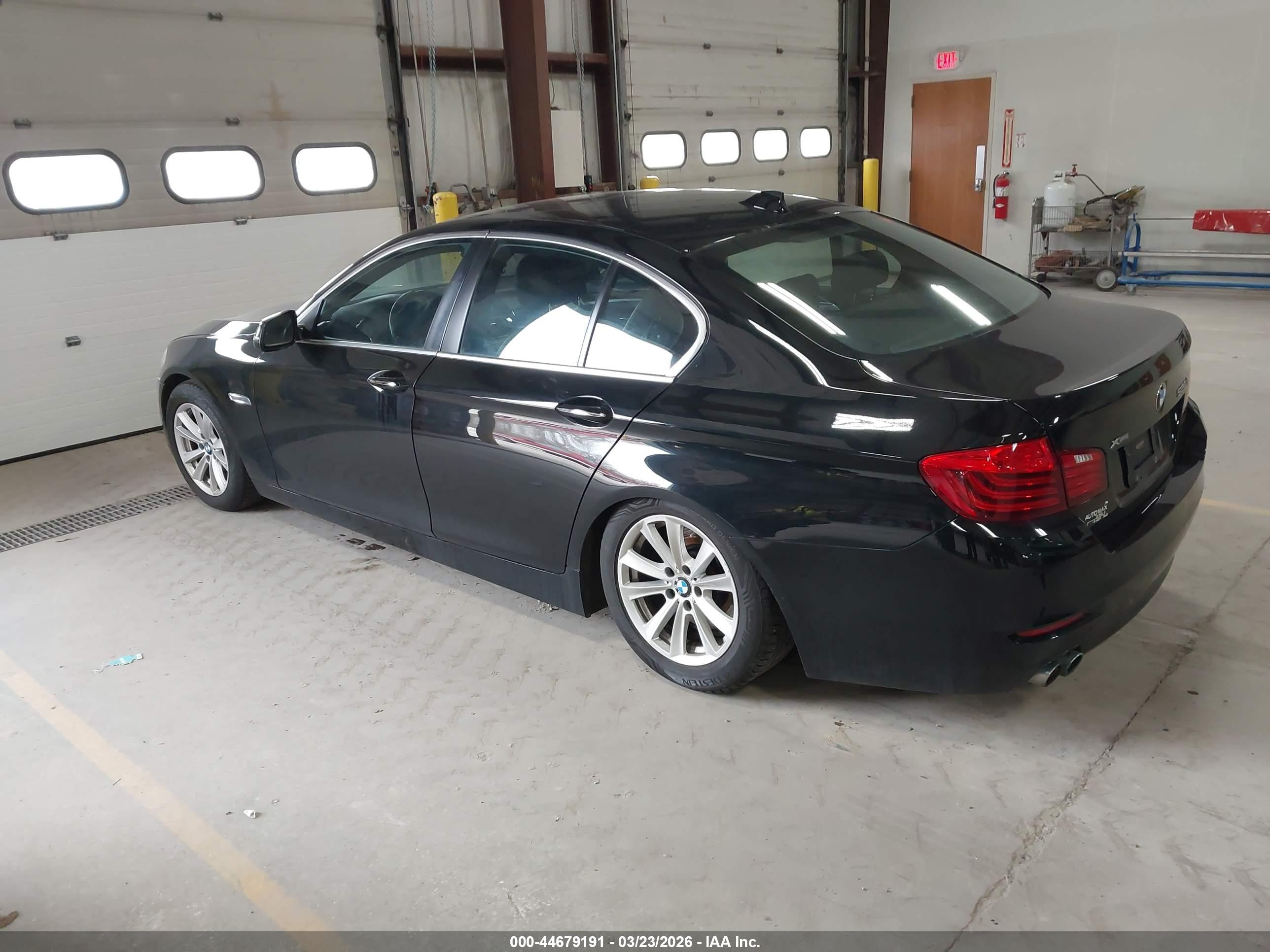 BMW 528I image 3