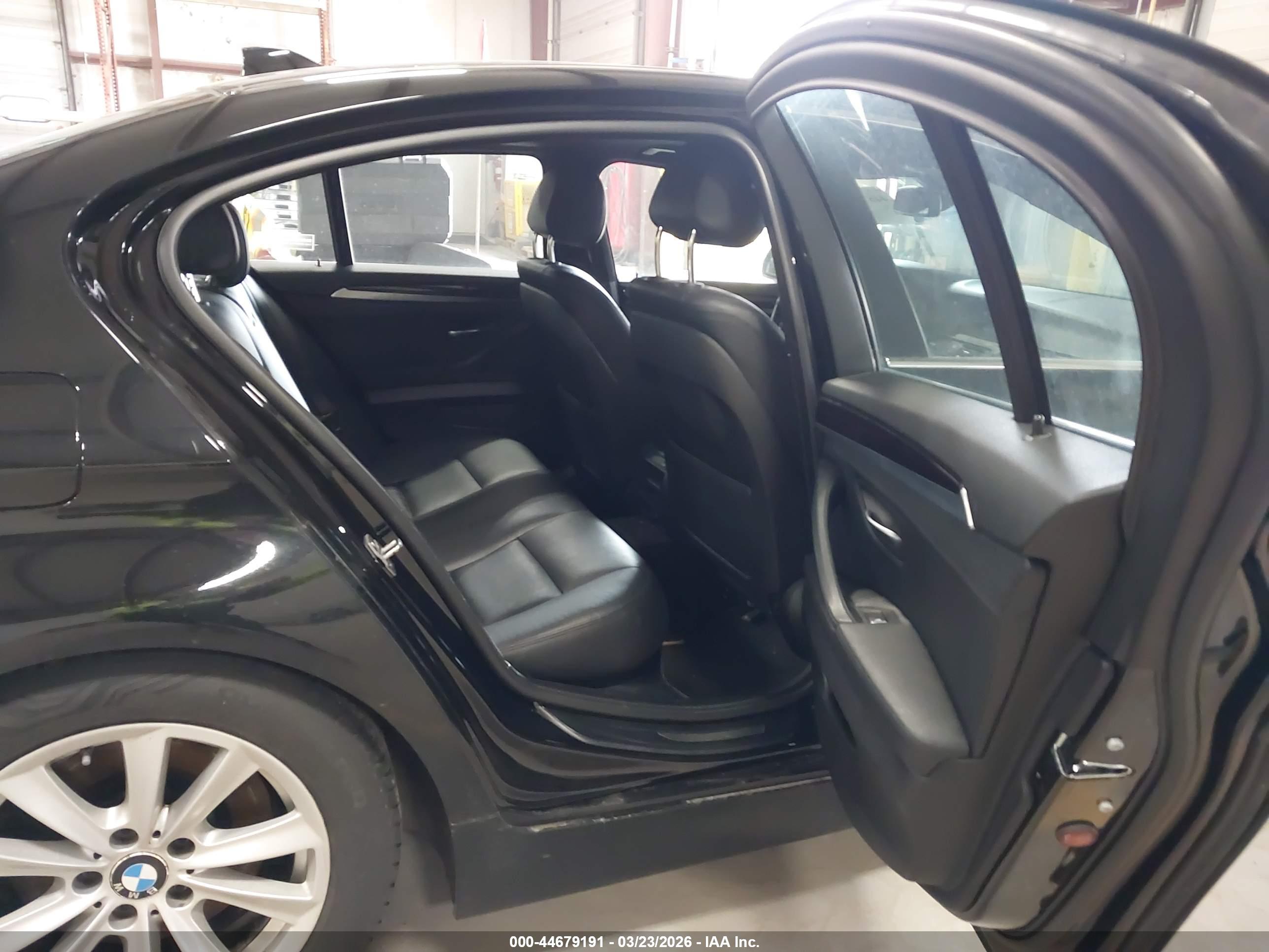 BMW 528I image 8
