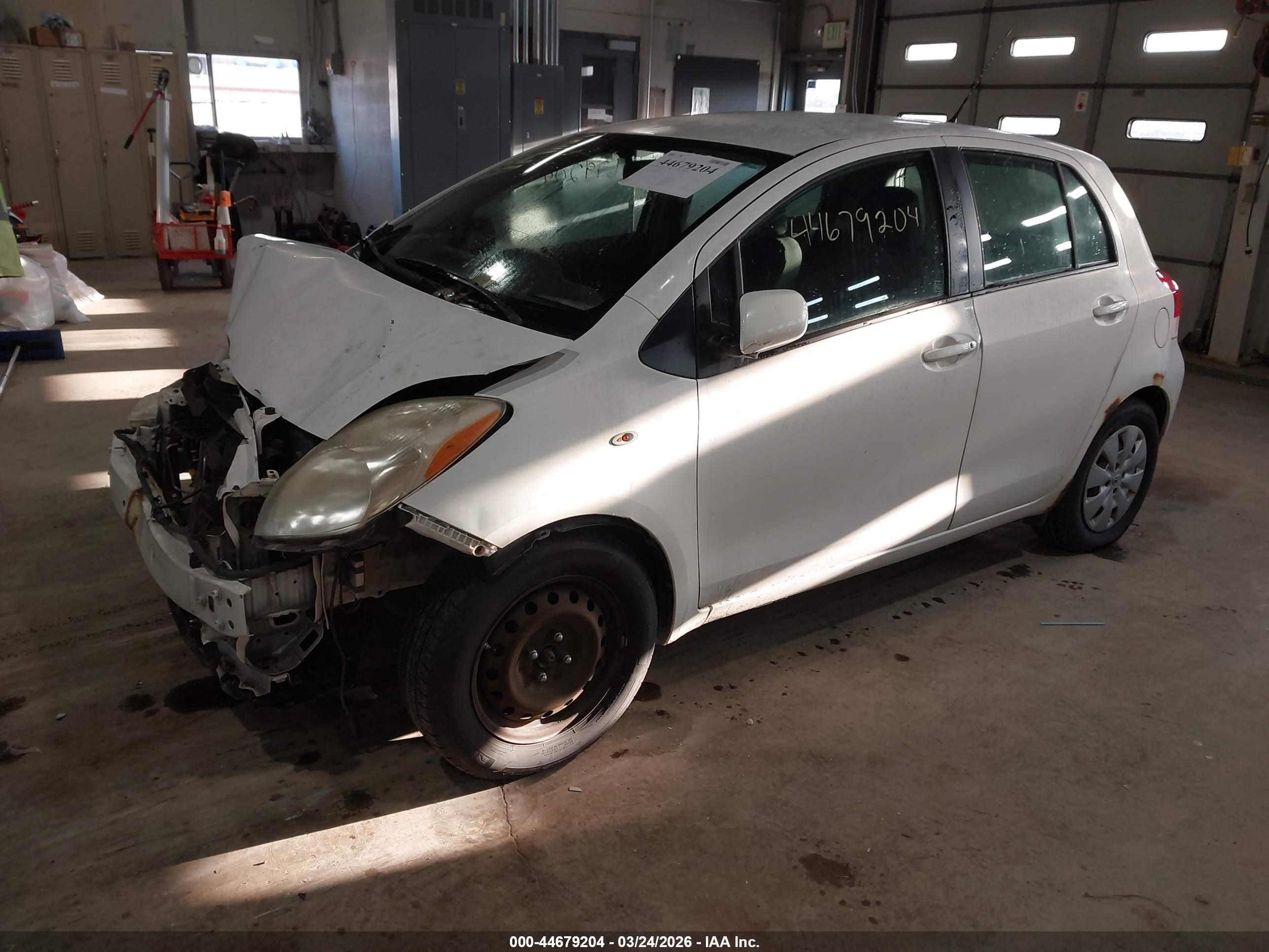 TOYOTA YARIS image 2