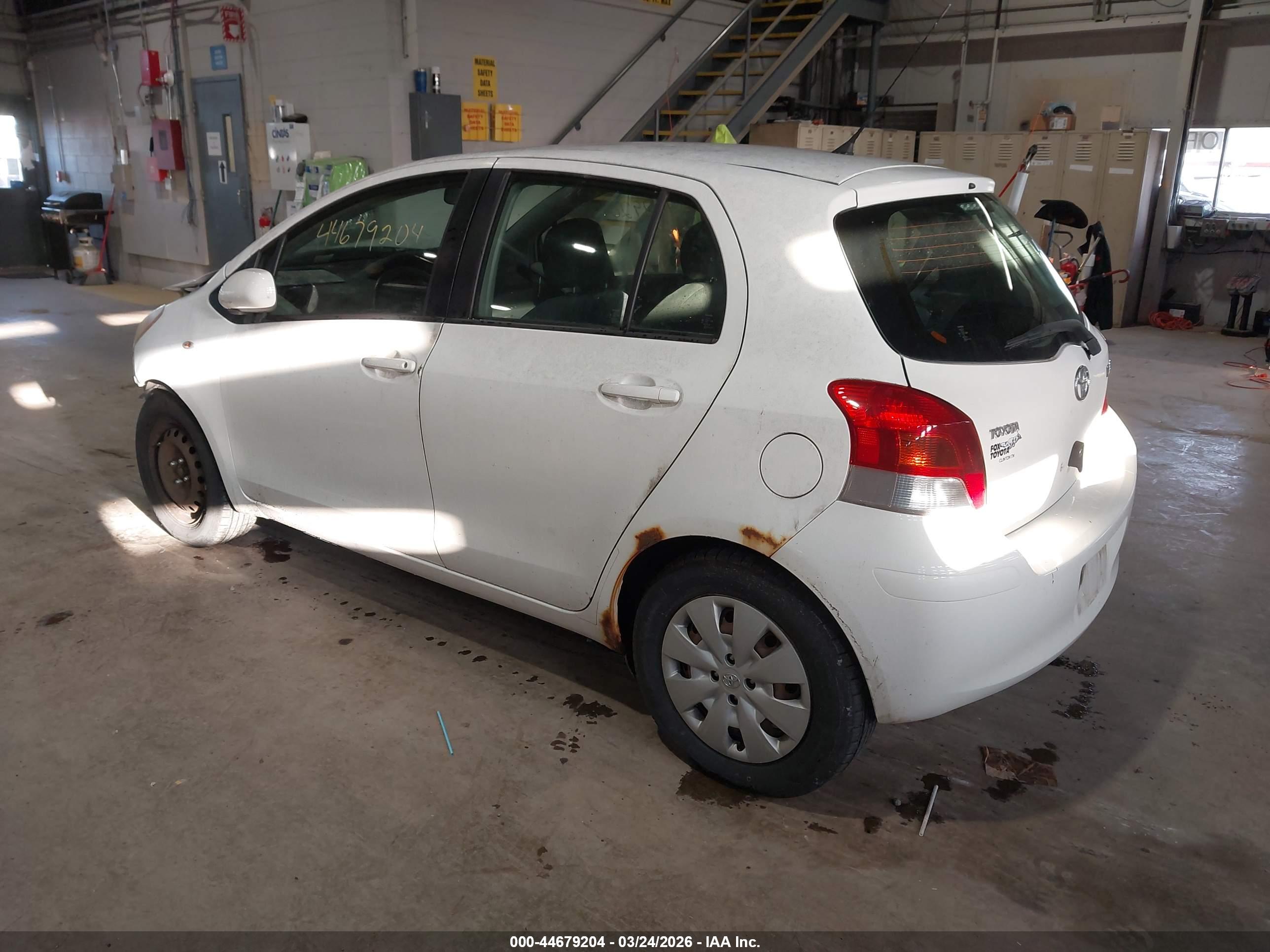 TOYOTA YARIS image 3