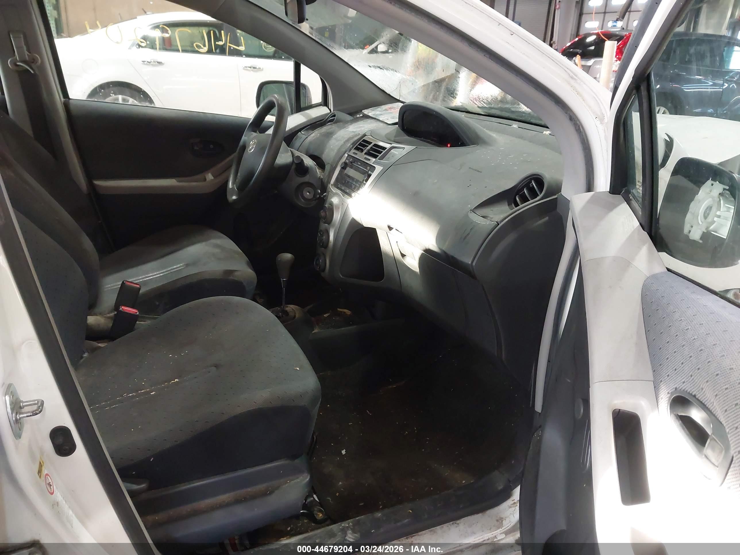 TOYOTA YARIS image 5