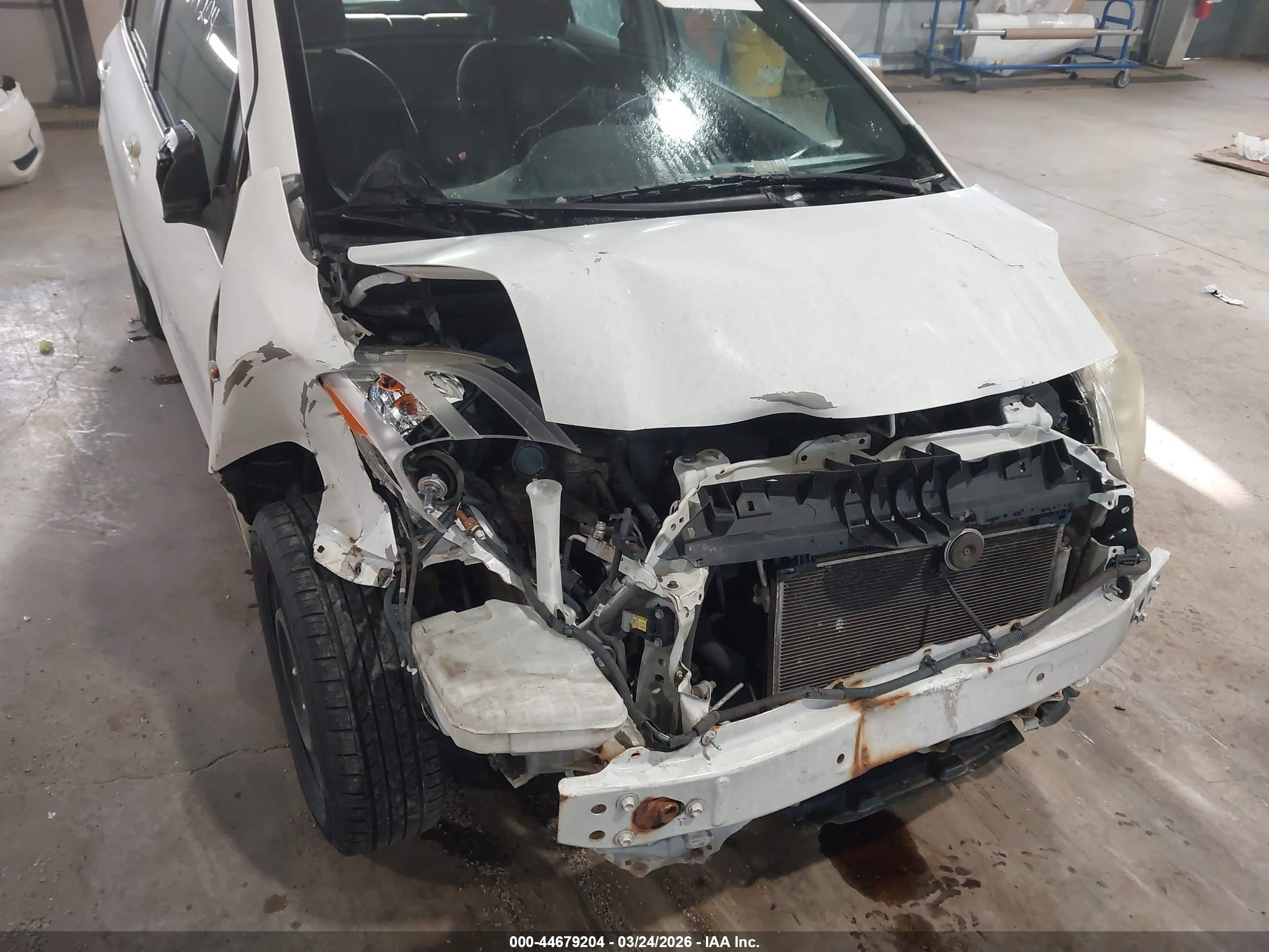 TOYOTA YARIS image 6