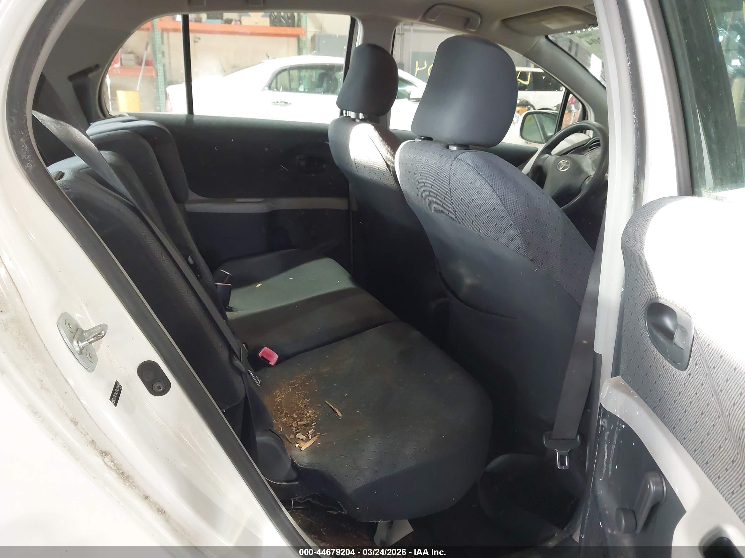 TOYOTA YARIS image 8