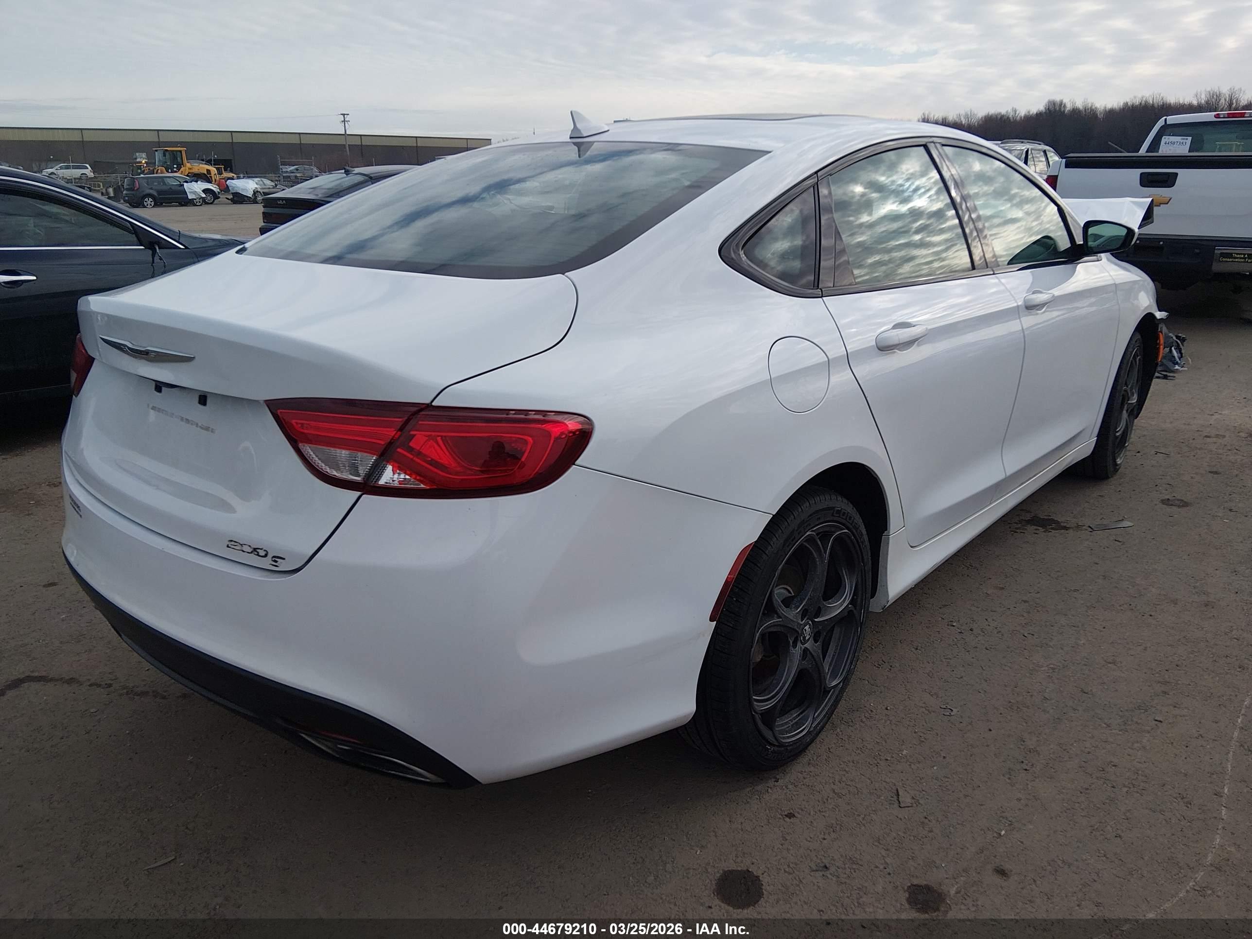 CHRYSLER 200 image 4