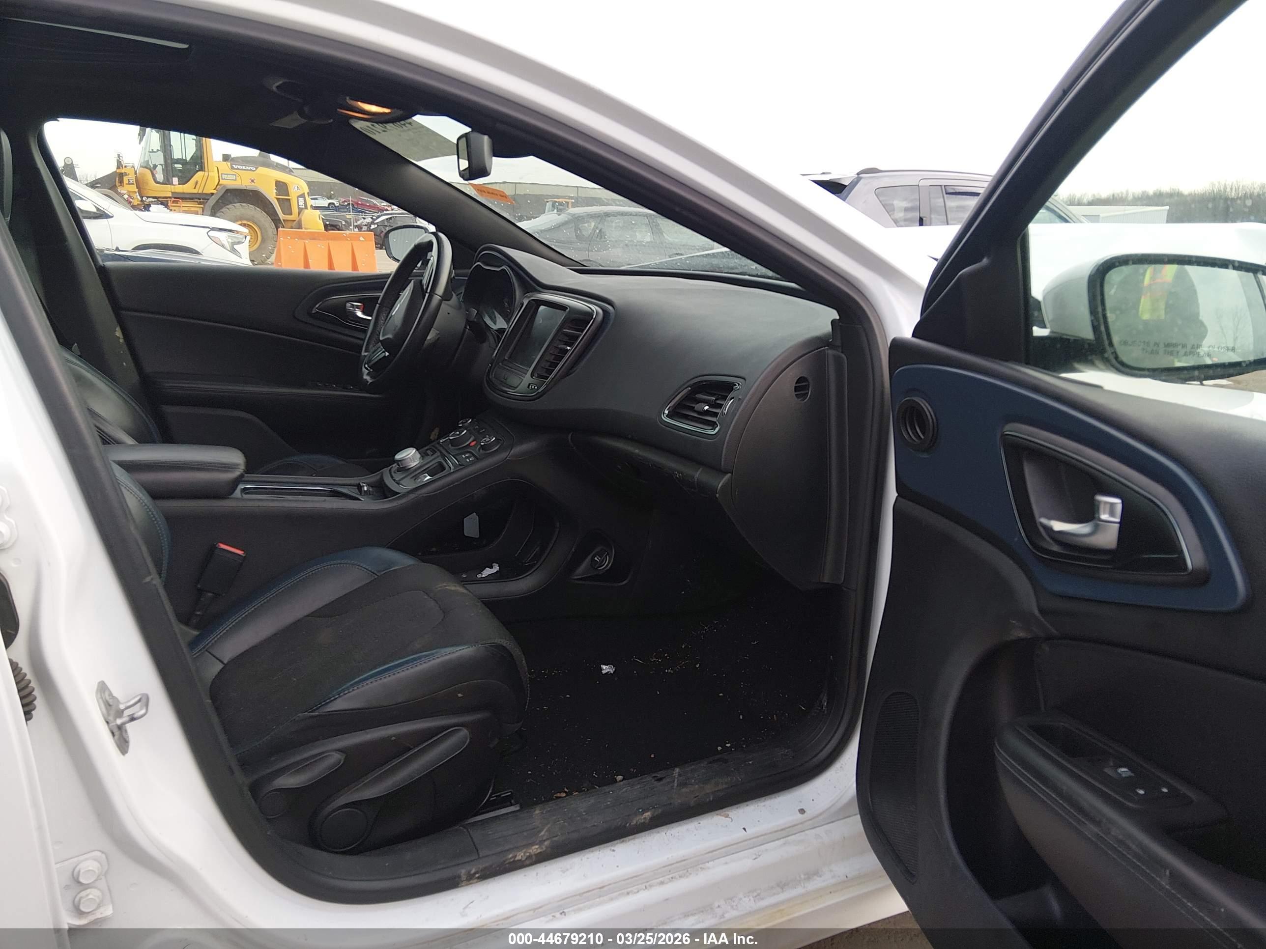 CHRYSLER 200 image 5