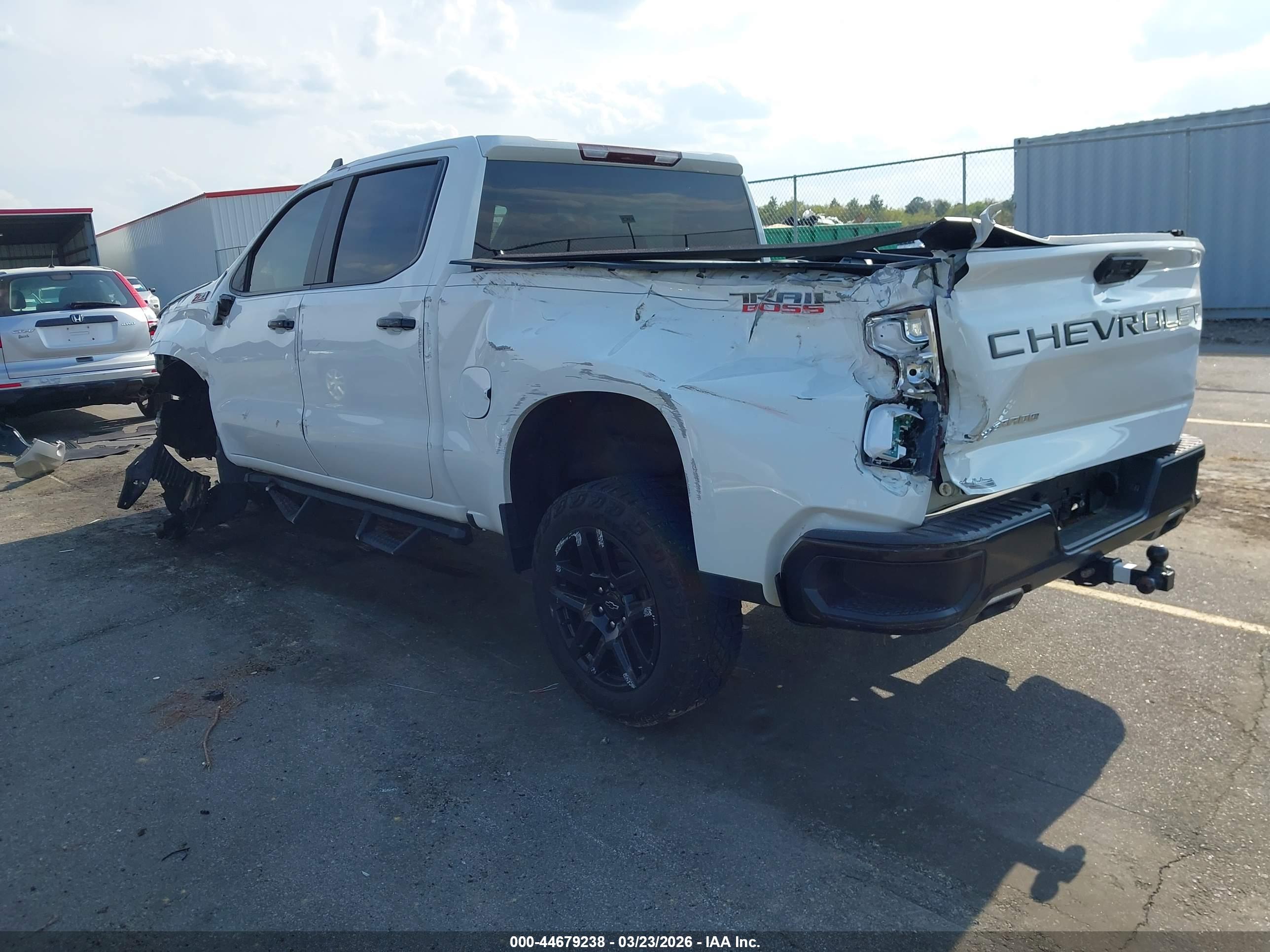 CHEVROLET SILVERADO image 3