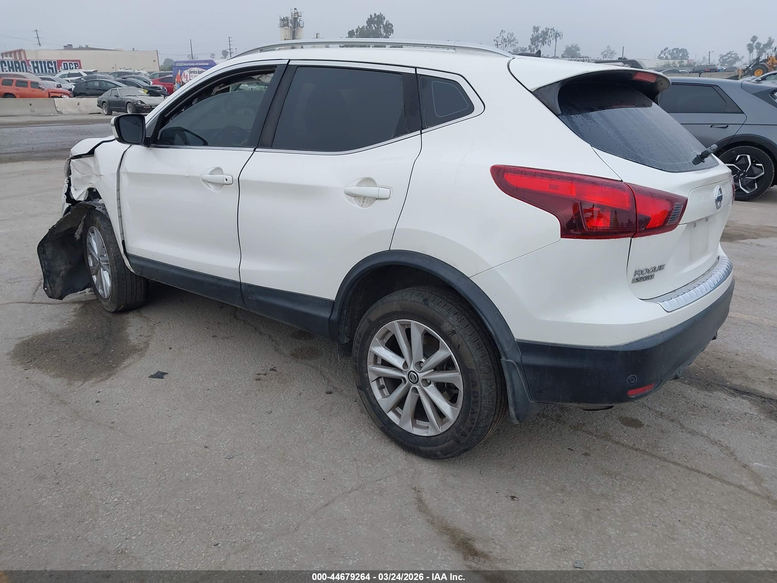 NISSAN ROGUE image 3