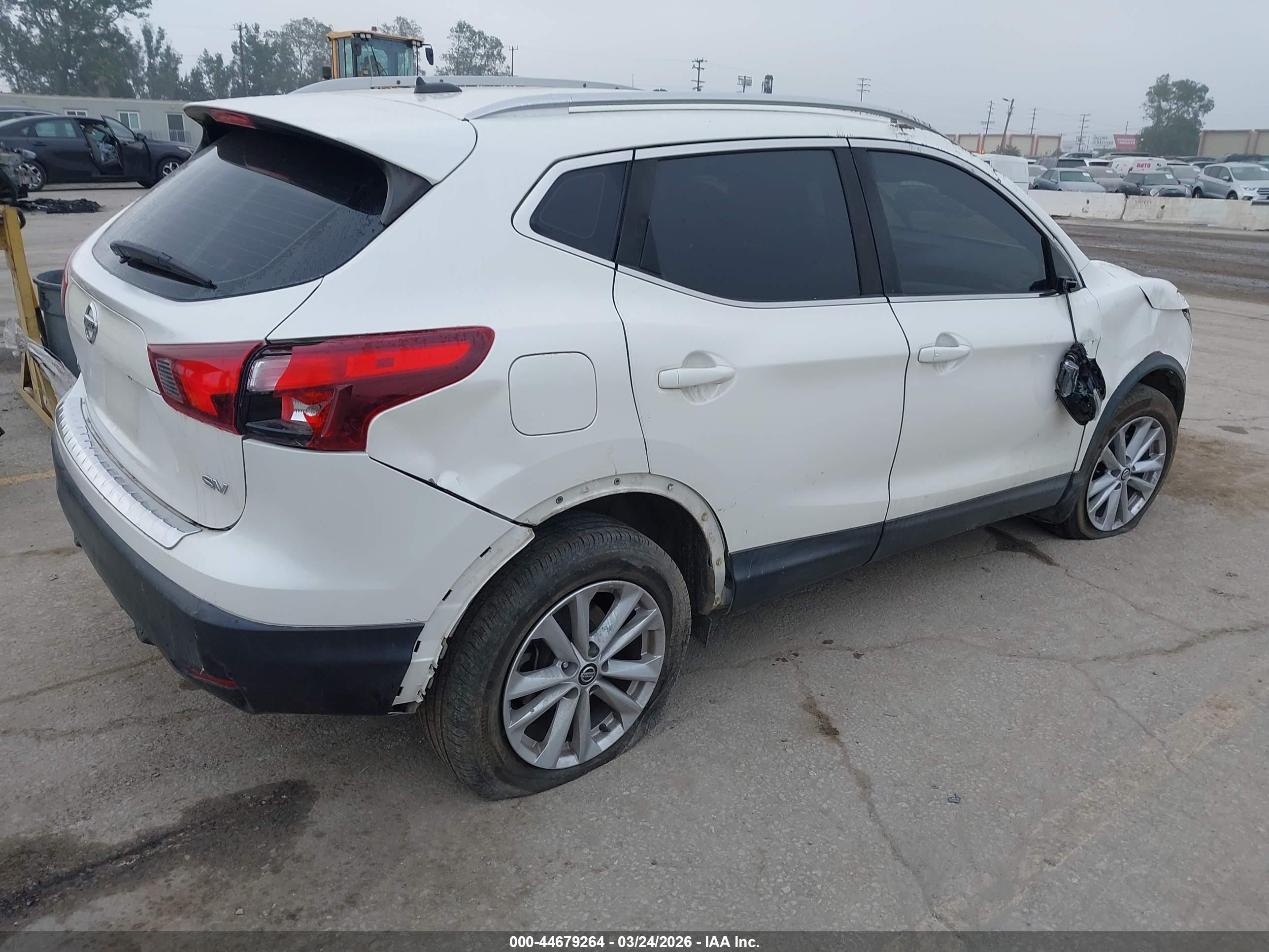 NISSAN ROGUE image 4