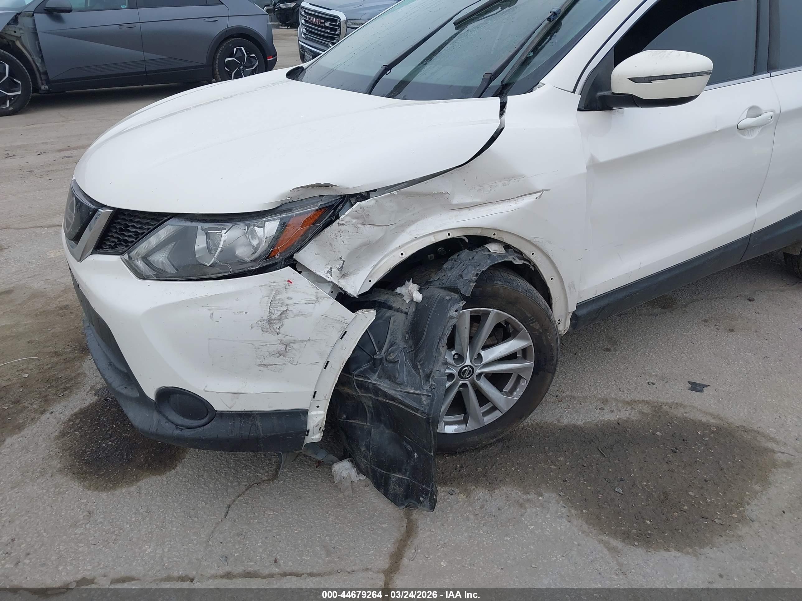 NISSAN ROGUE image 6