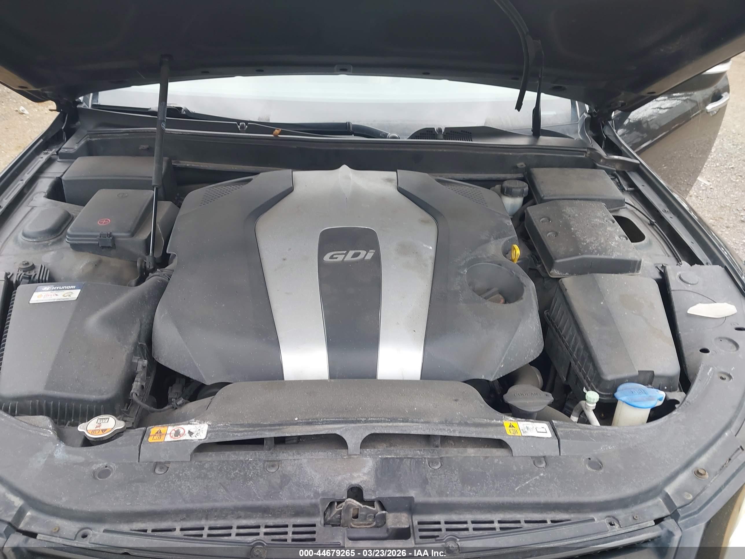 HYUNDAI GENESIS image 10