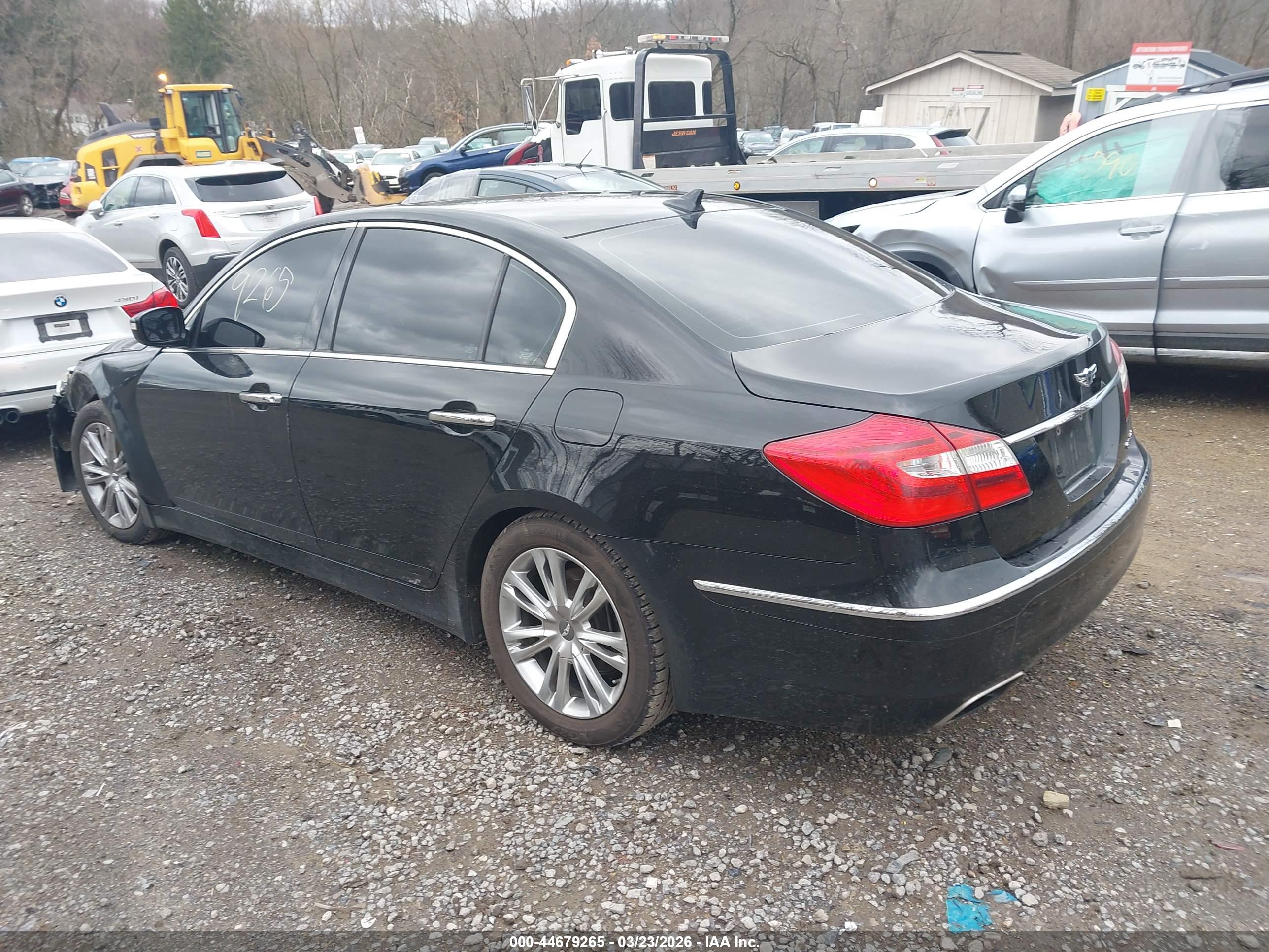 HYUNDAI GENESIS image 3