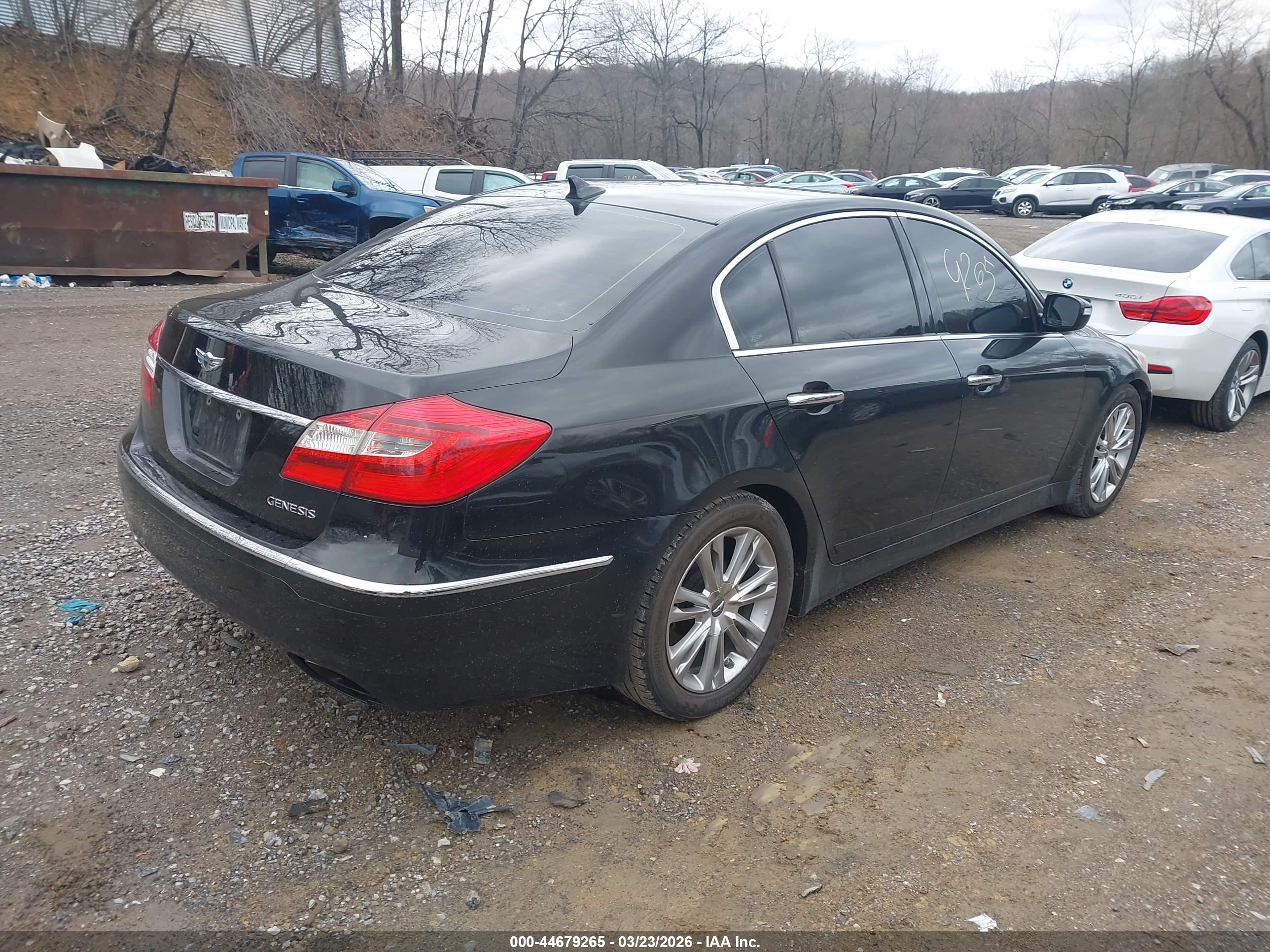 HYUNDAI GENESIS image 4