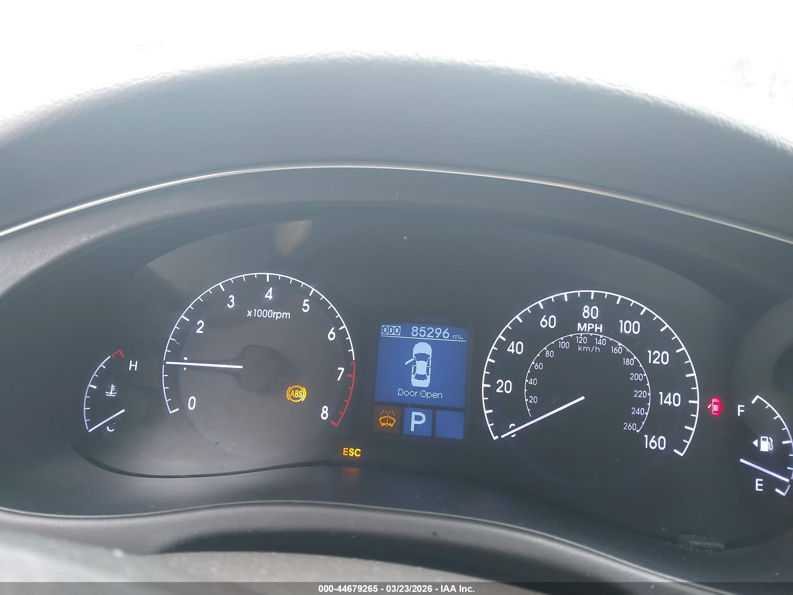 HYUNDAI GENESIS image 7