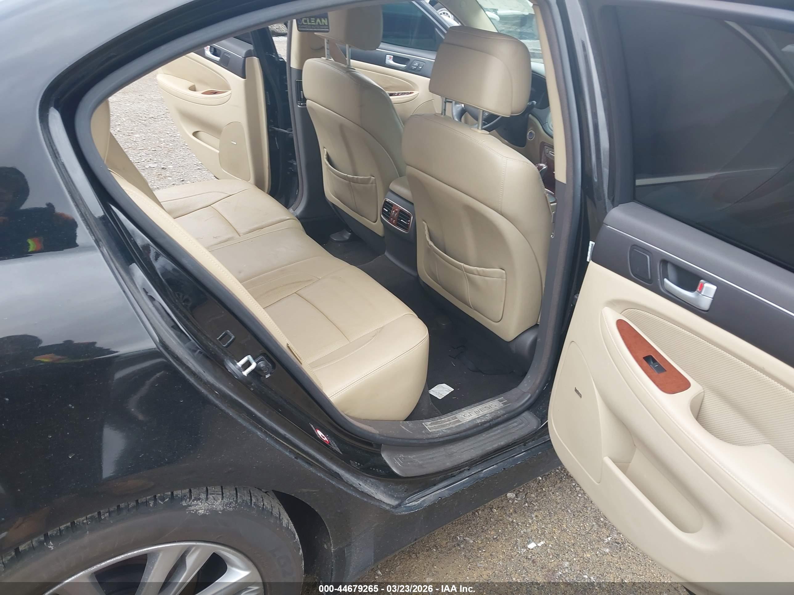 HYUNDAI GENESIS image 8