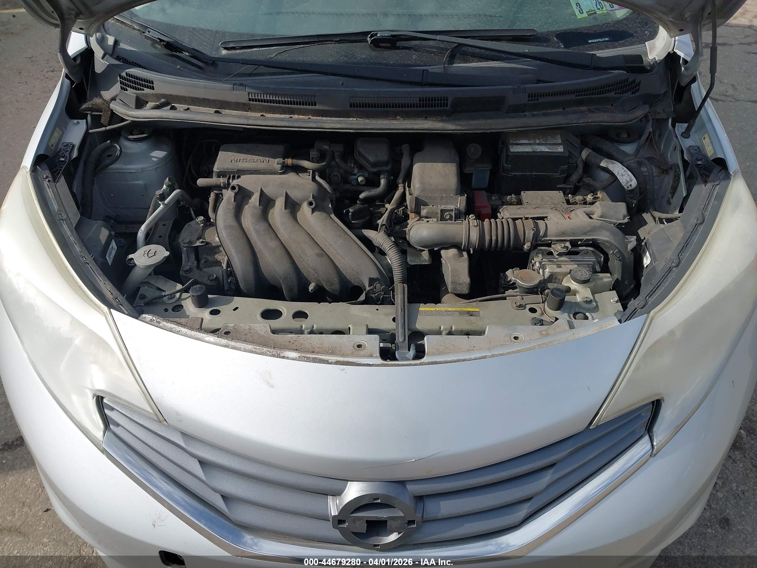 NISSAN VERSA image 10