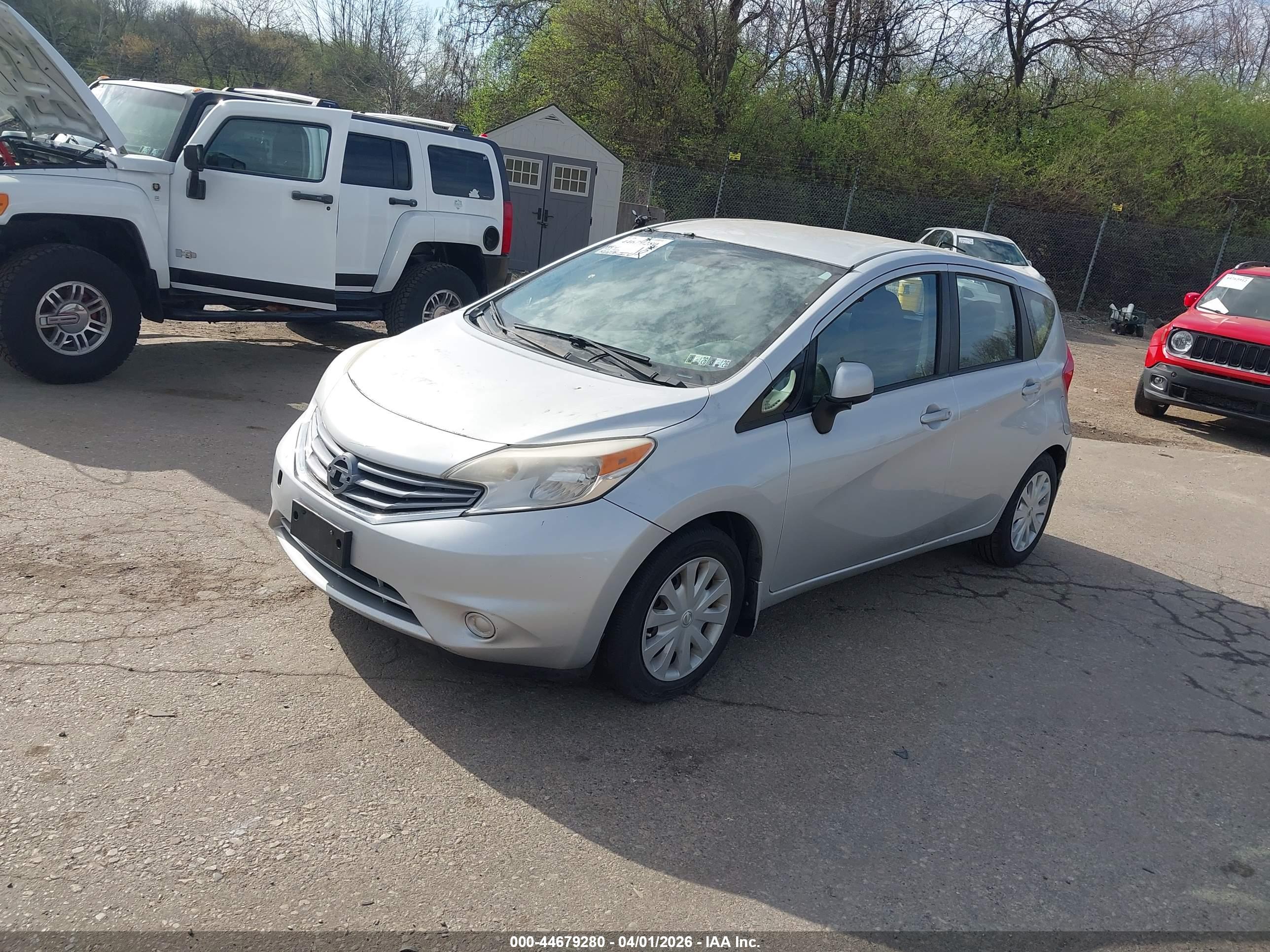 NISSAN VERSA image 2