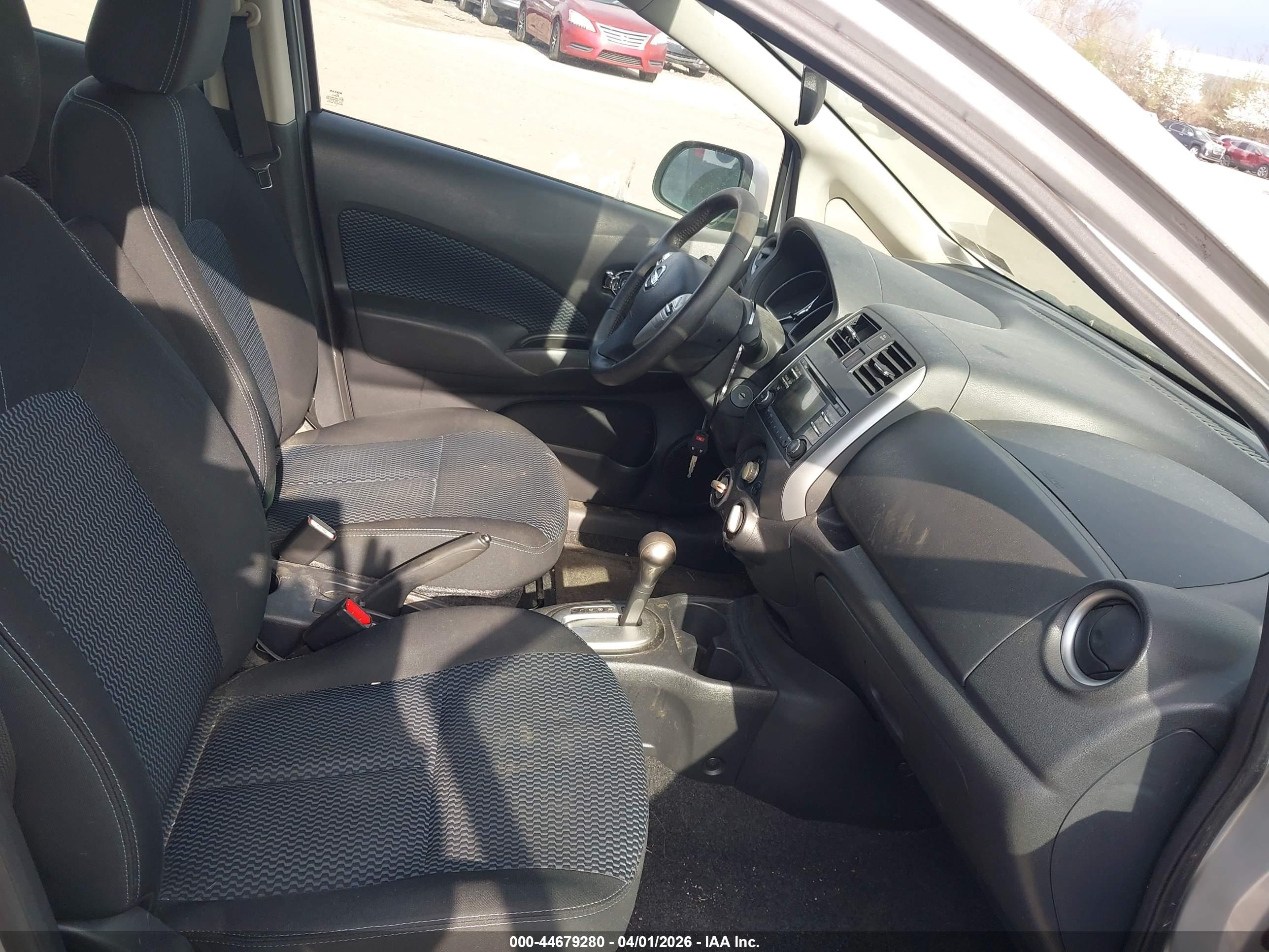 NISSAN VERSA image 5
