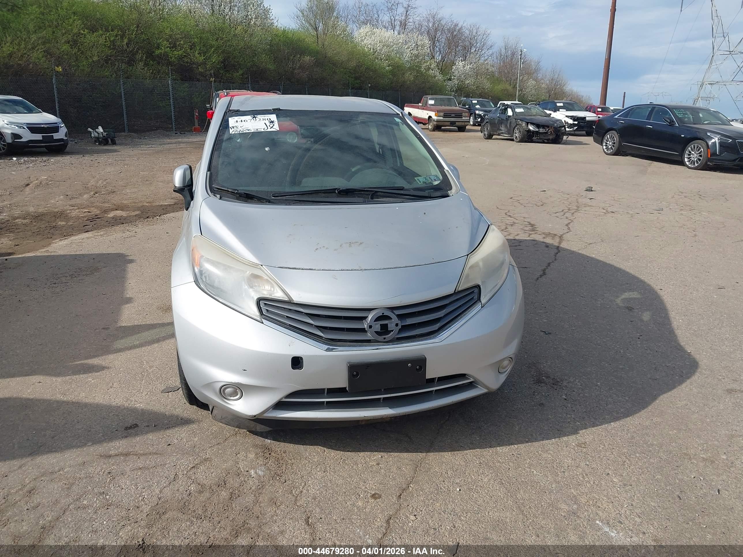 NISSAN VERSA image 6