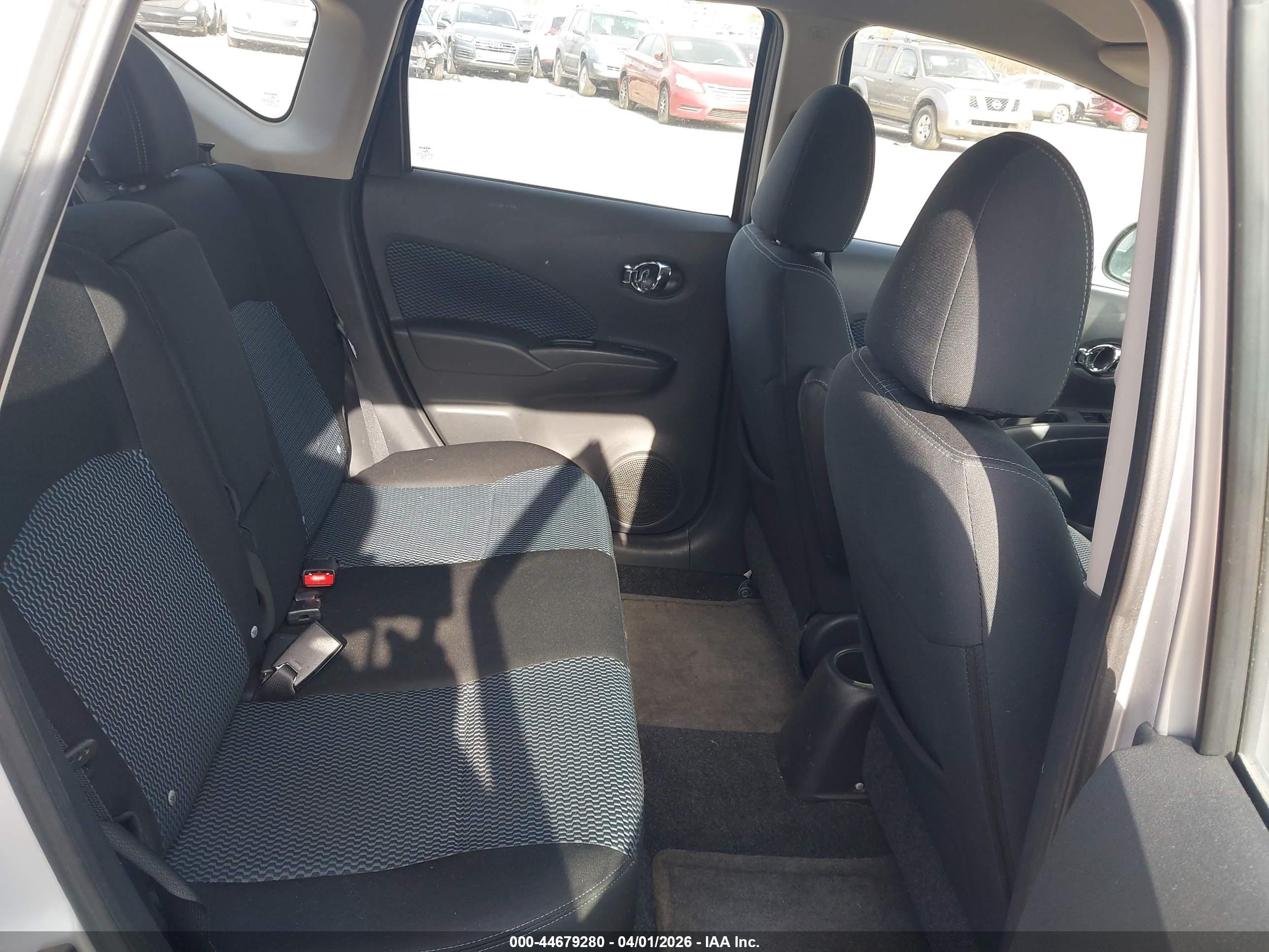 NISSAN VERSA image 8