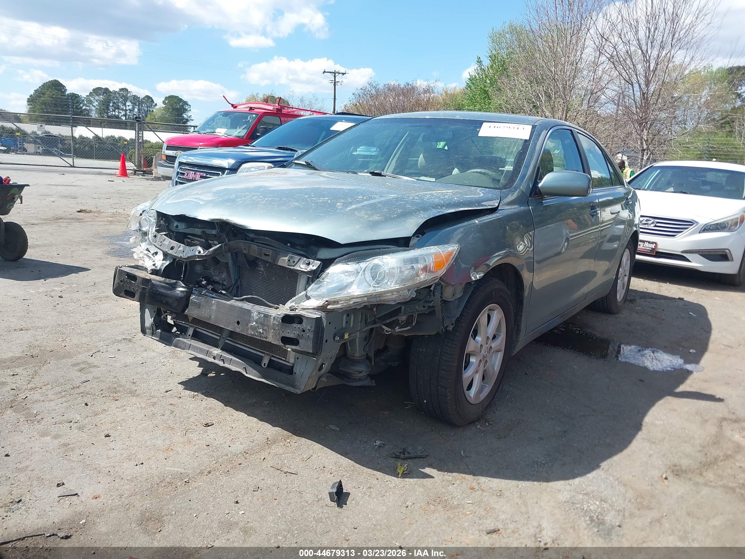 TOYOTA CAMRY image 2