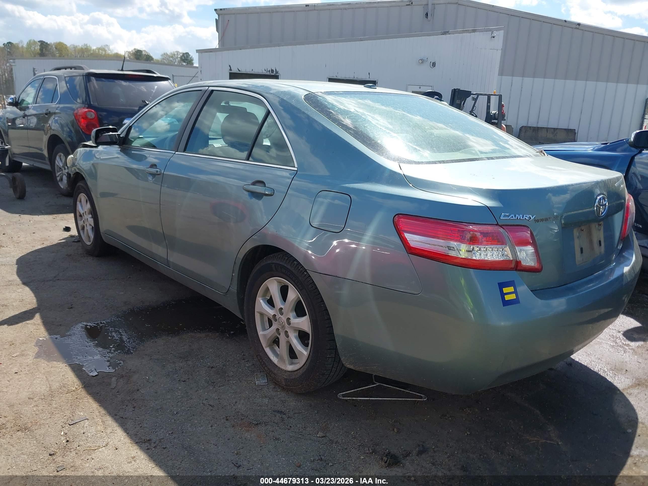 TOYOTA CAMRY image 3