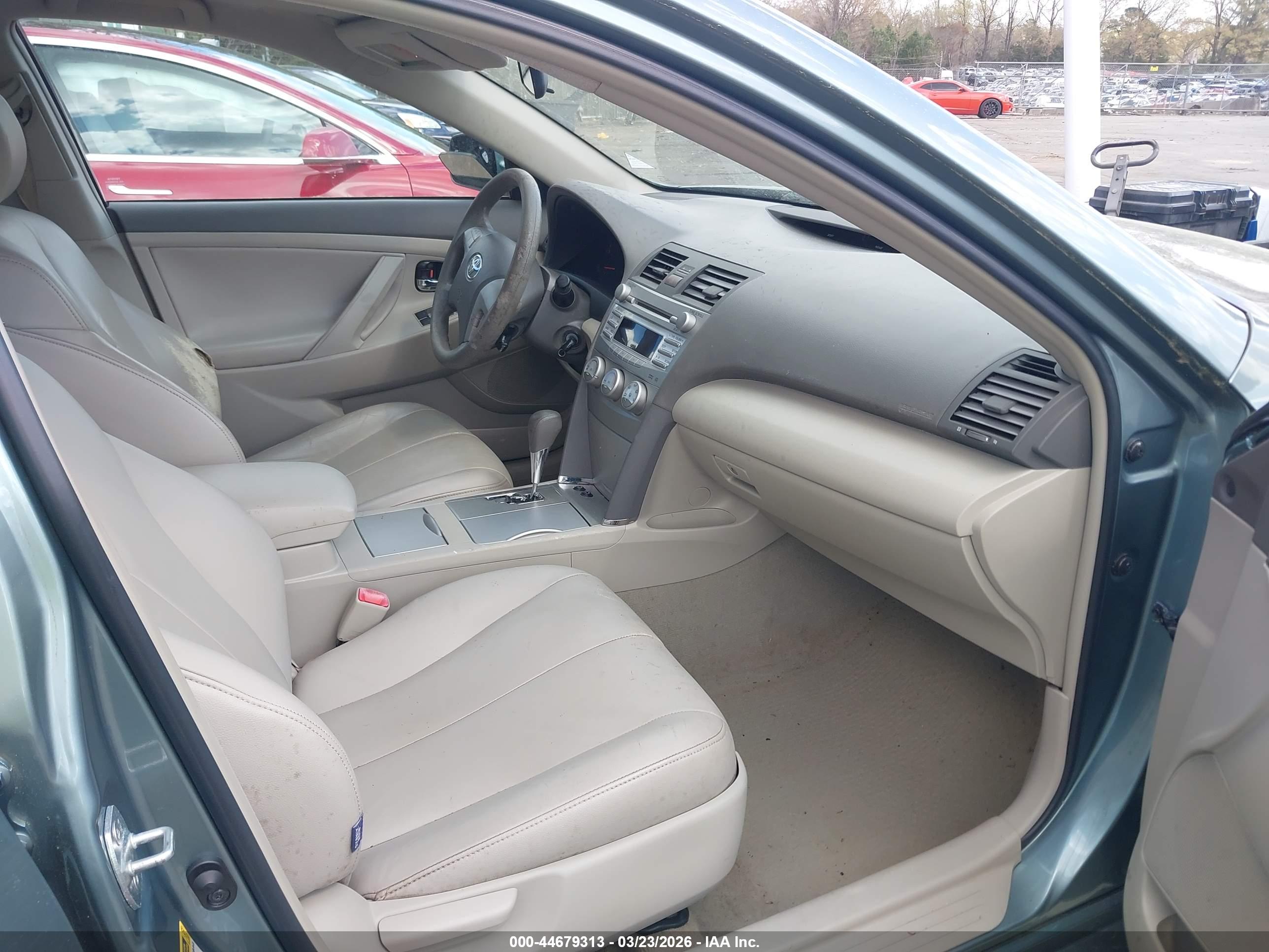 TOYOTA CAMRY image 5