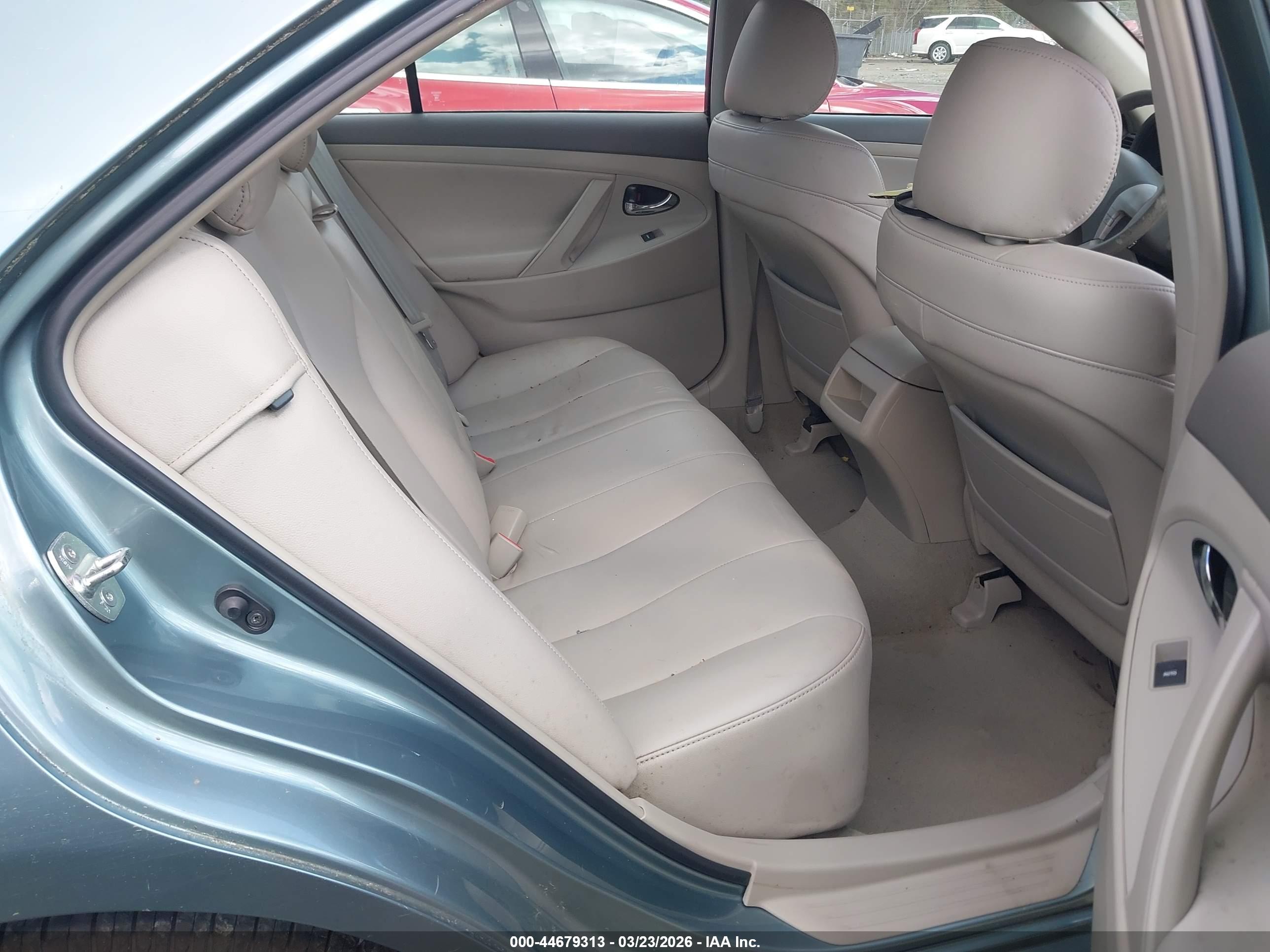 TOYOTA CAMRY image 8