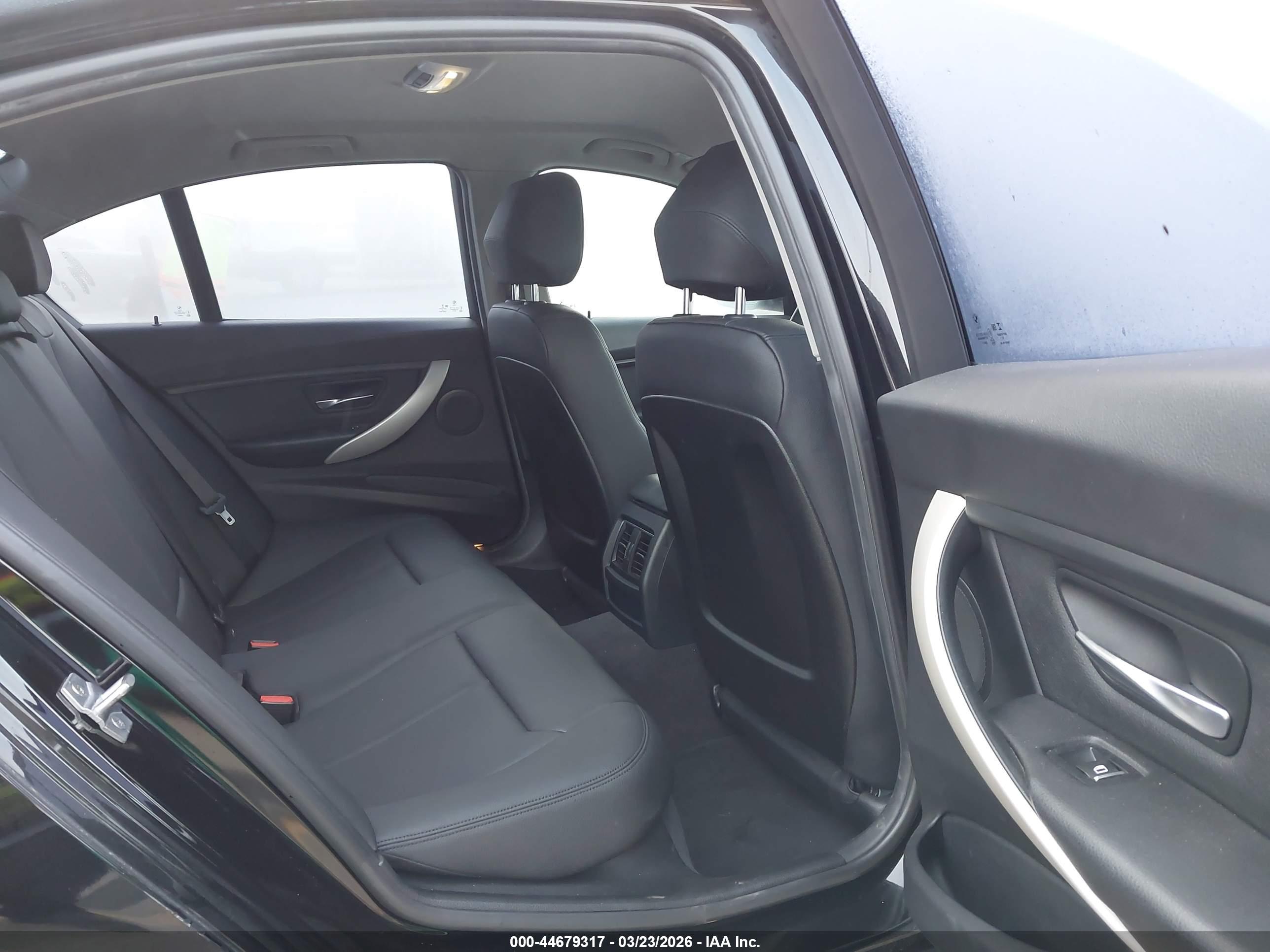 BMW 320I image 8