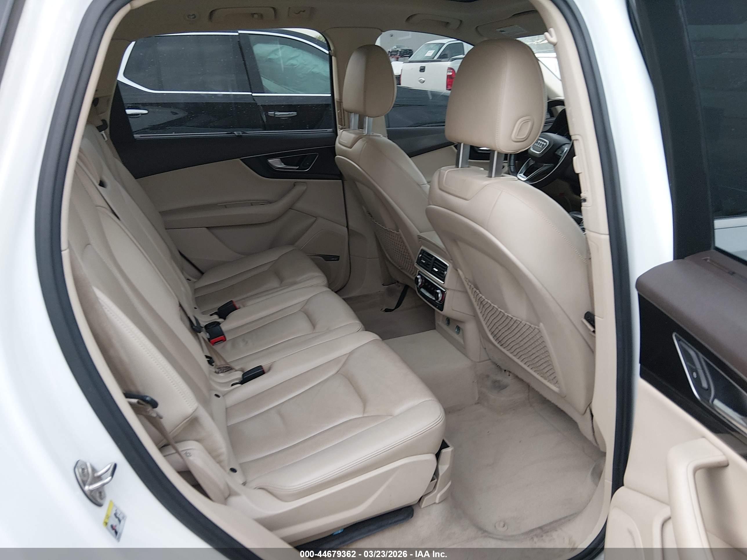AUDI Q7 image 8