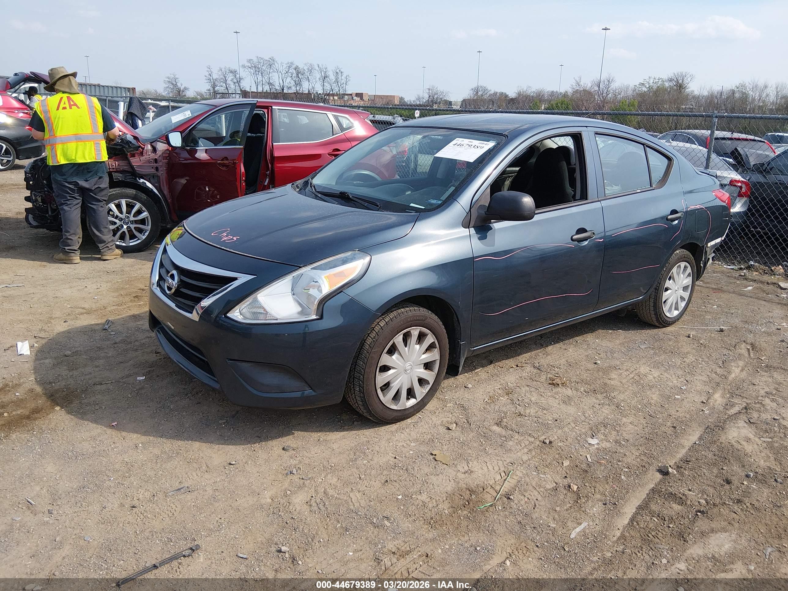 NISSAN VERSA image 2