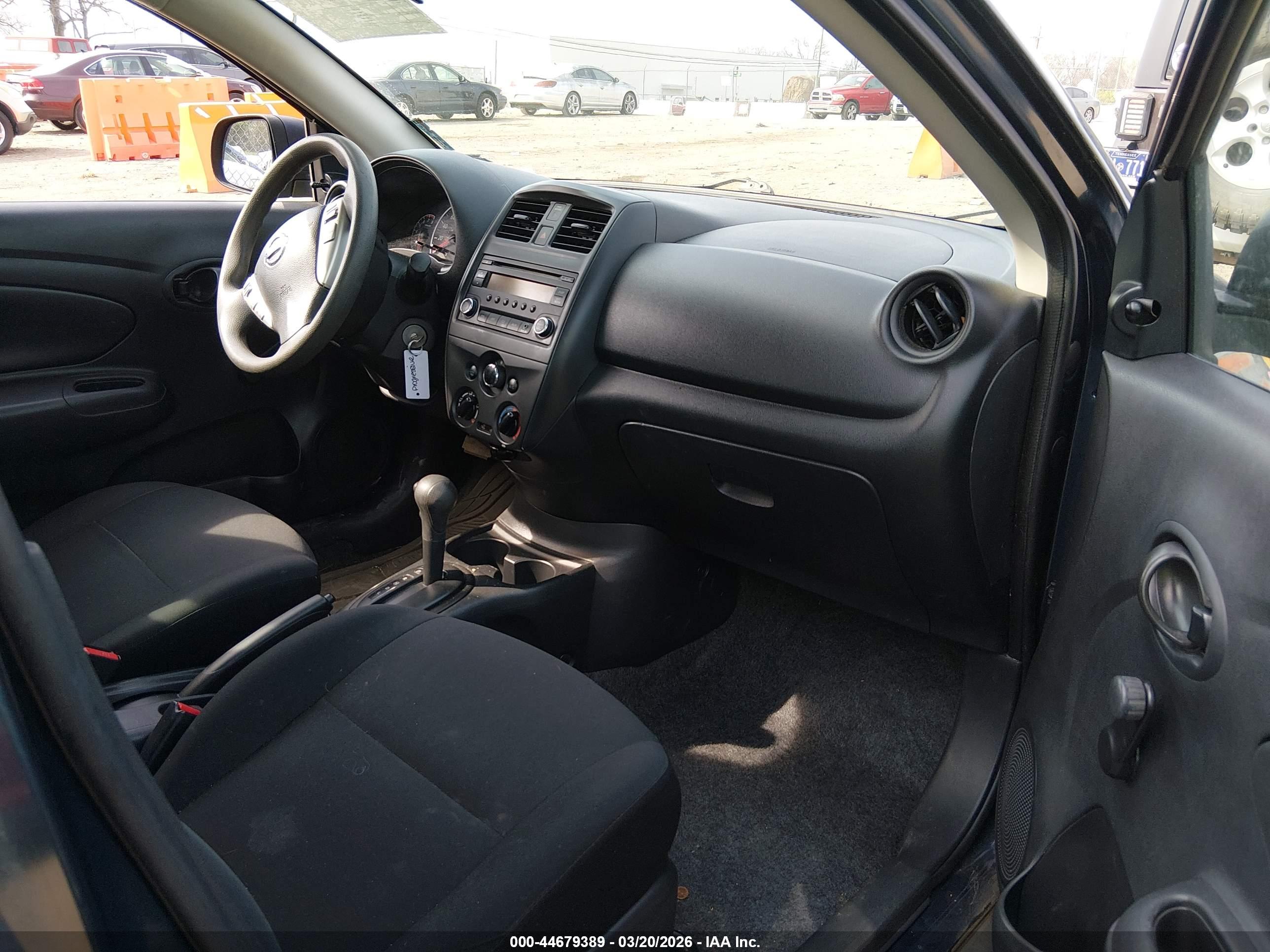 NISSAN VERSA image 5