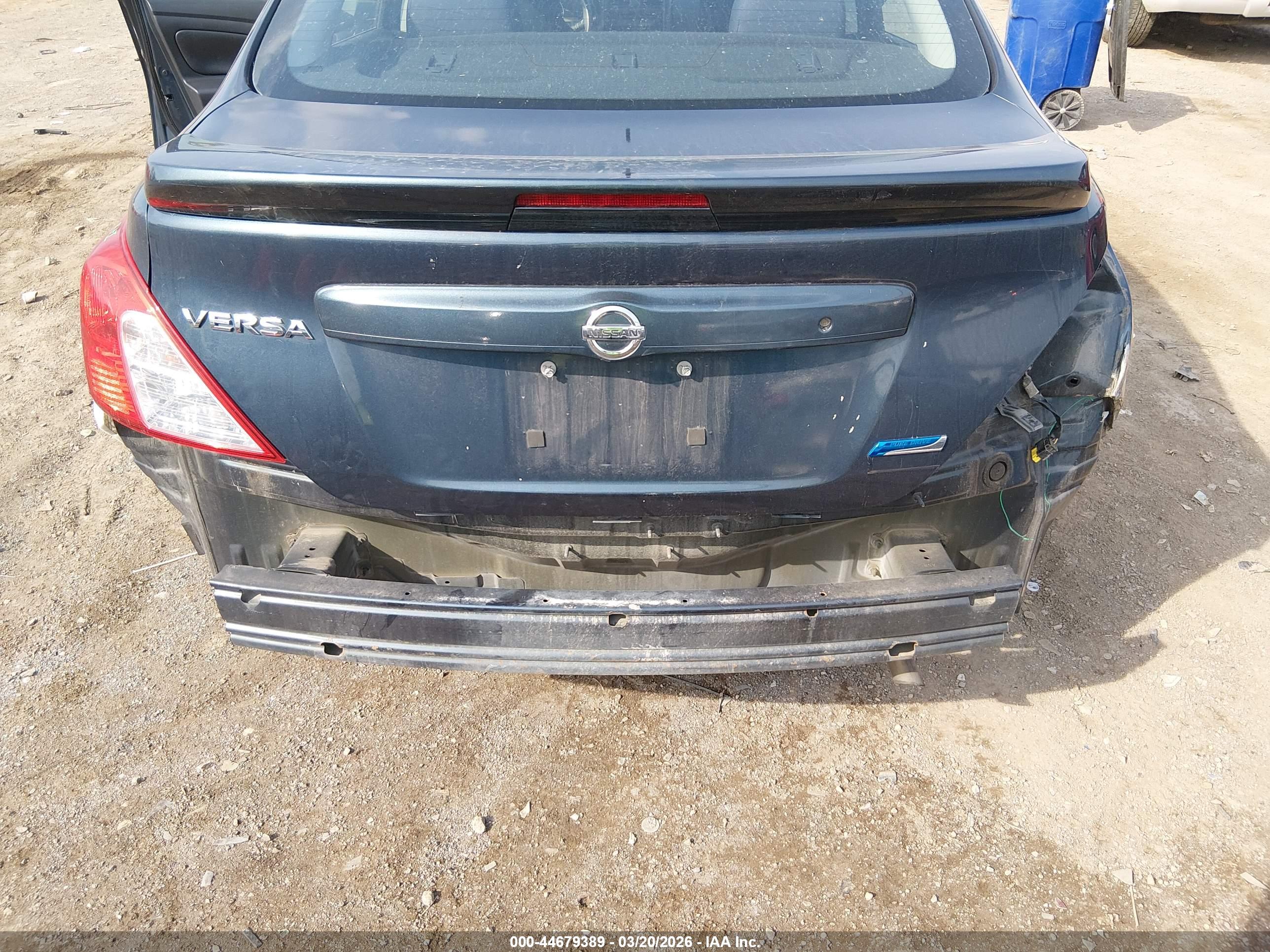 NISSAN VERSA image 6