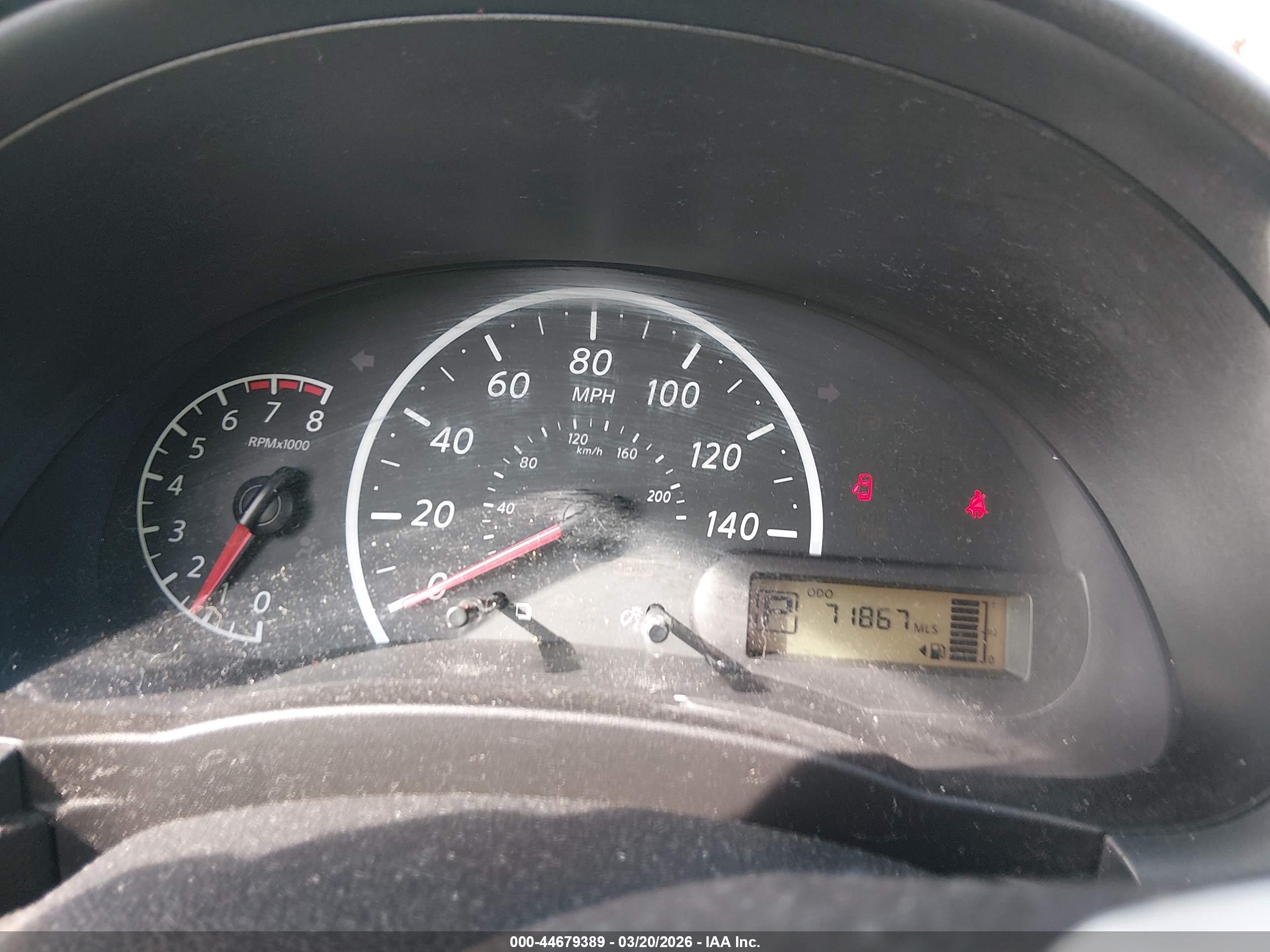 NISSAN VERSA image 7