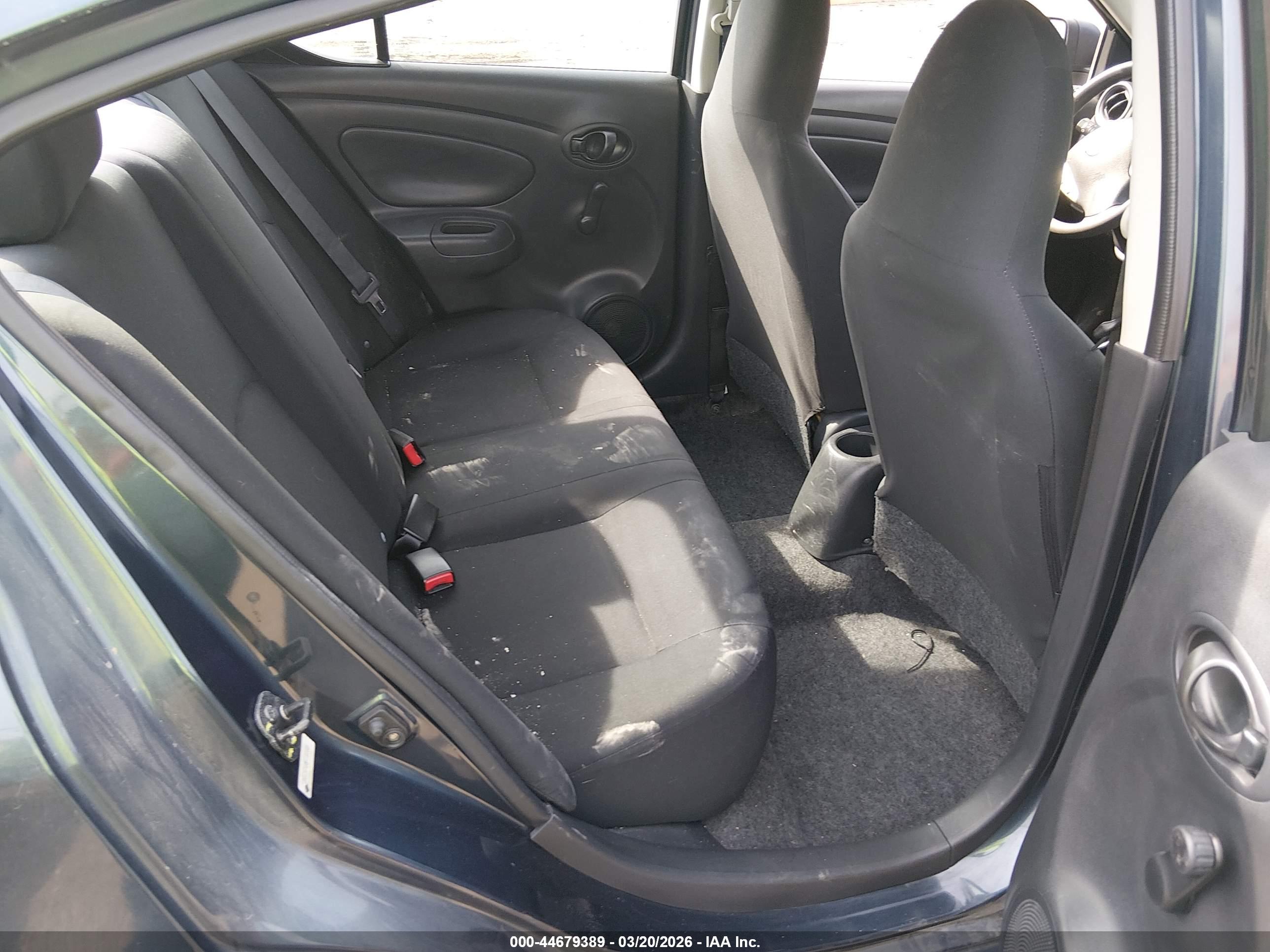 NISSAN VERSA image 8
