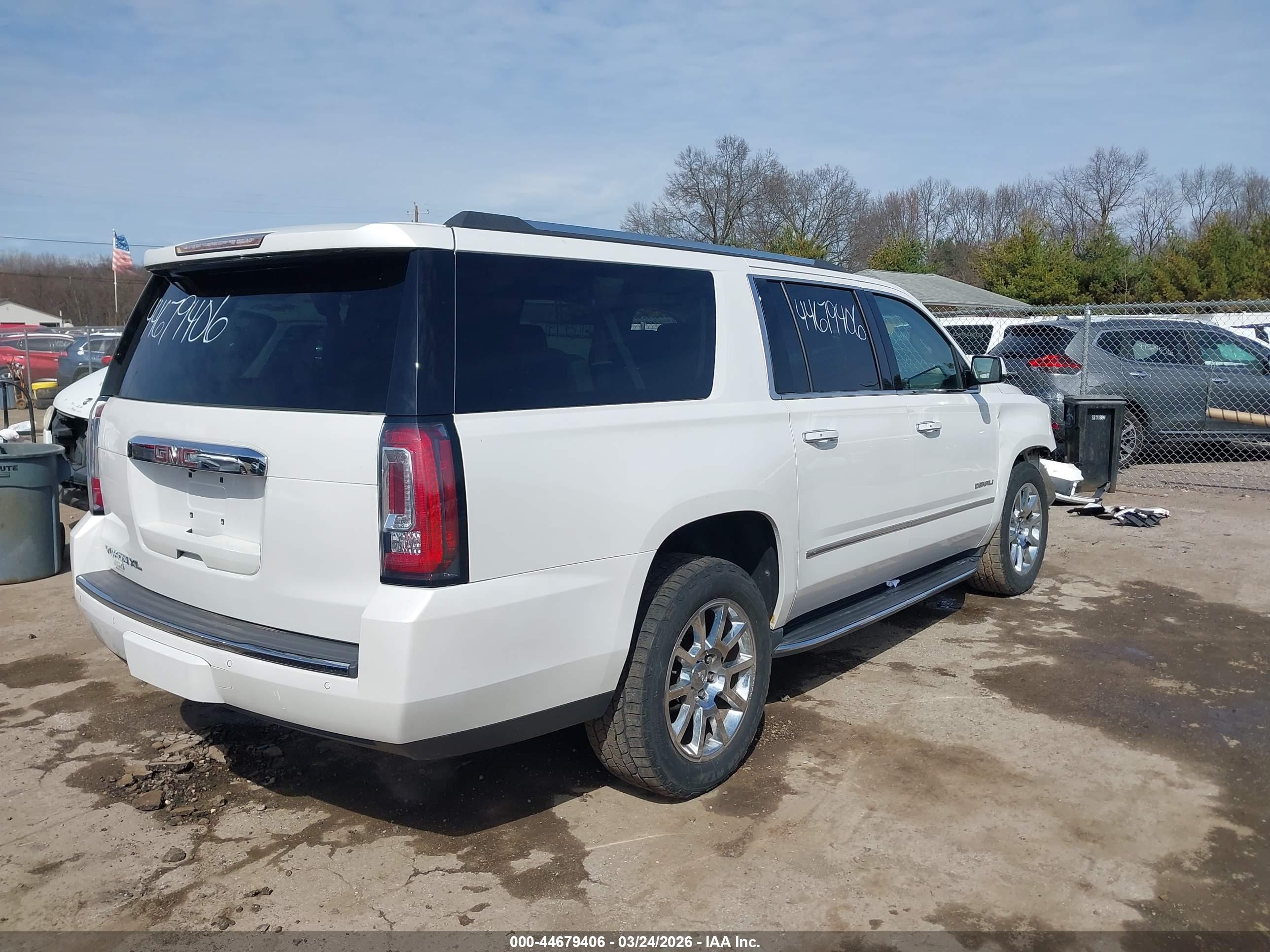 GMC YUKON image 4