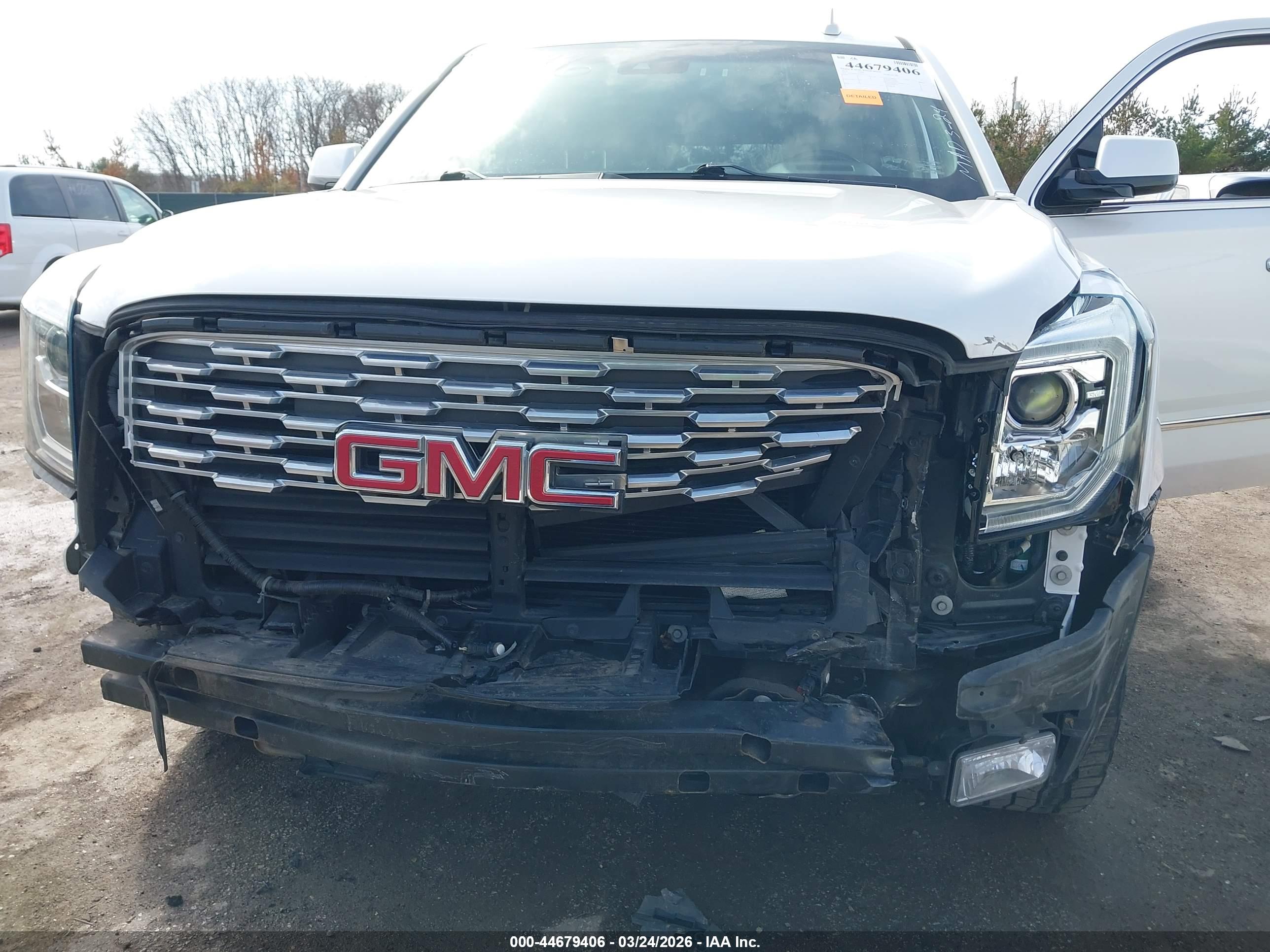 GMC YUKON image 6
