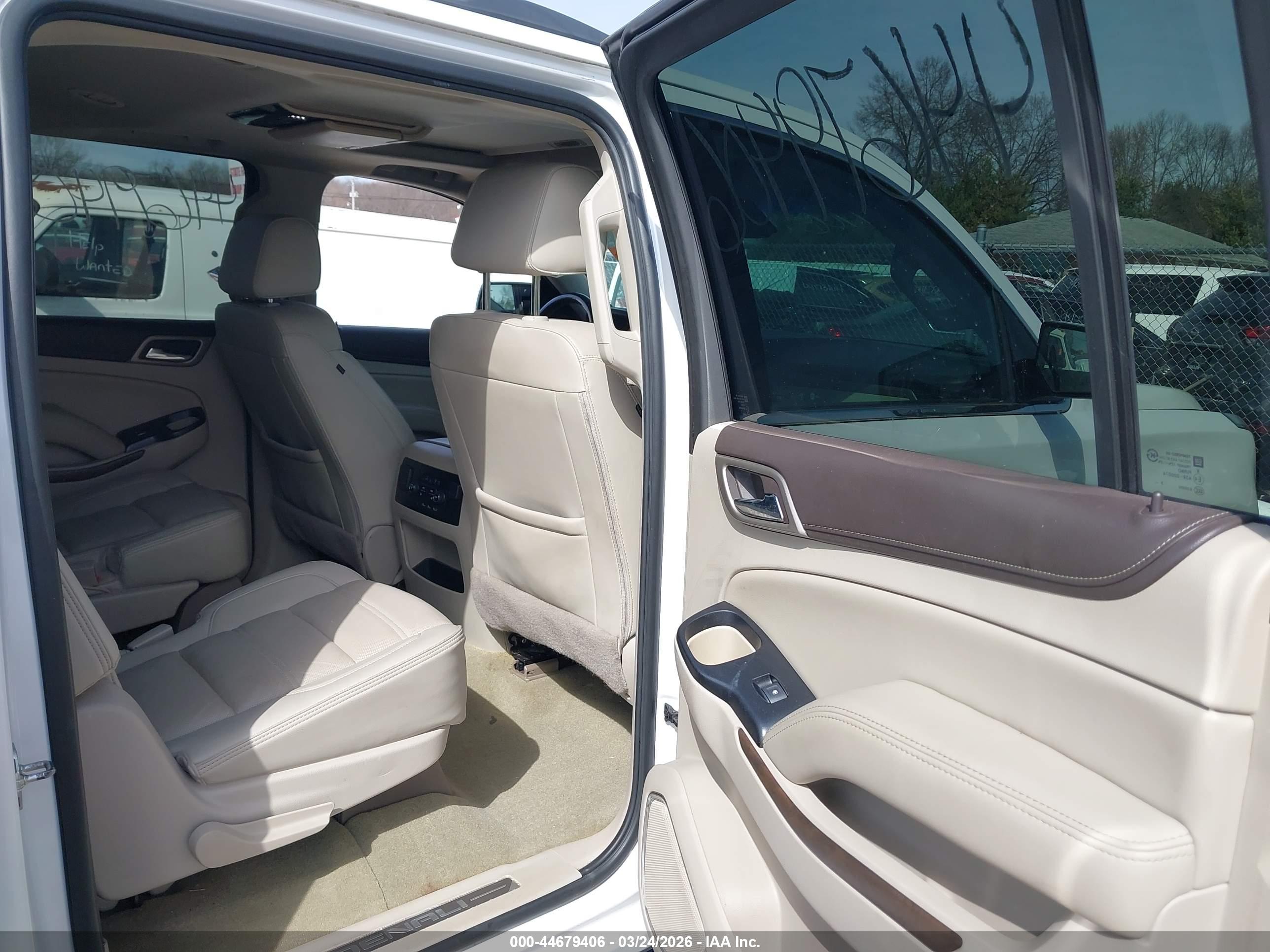 GMC YUKON image 8