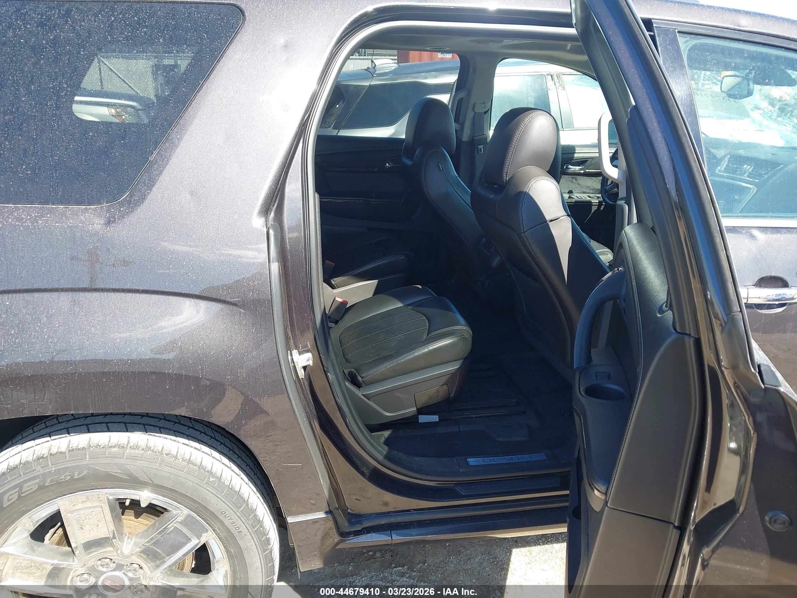 GMC ACADIA image 8