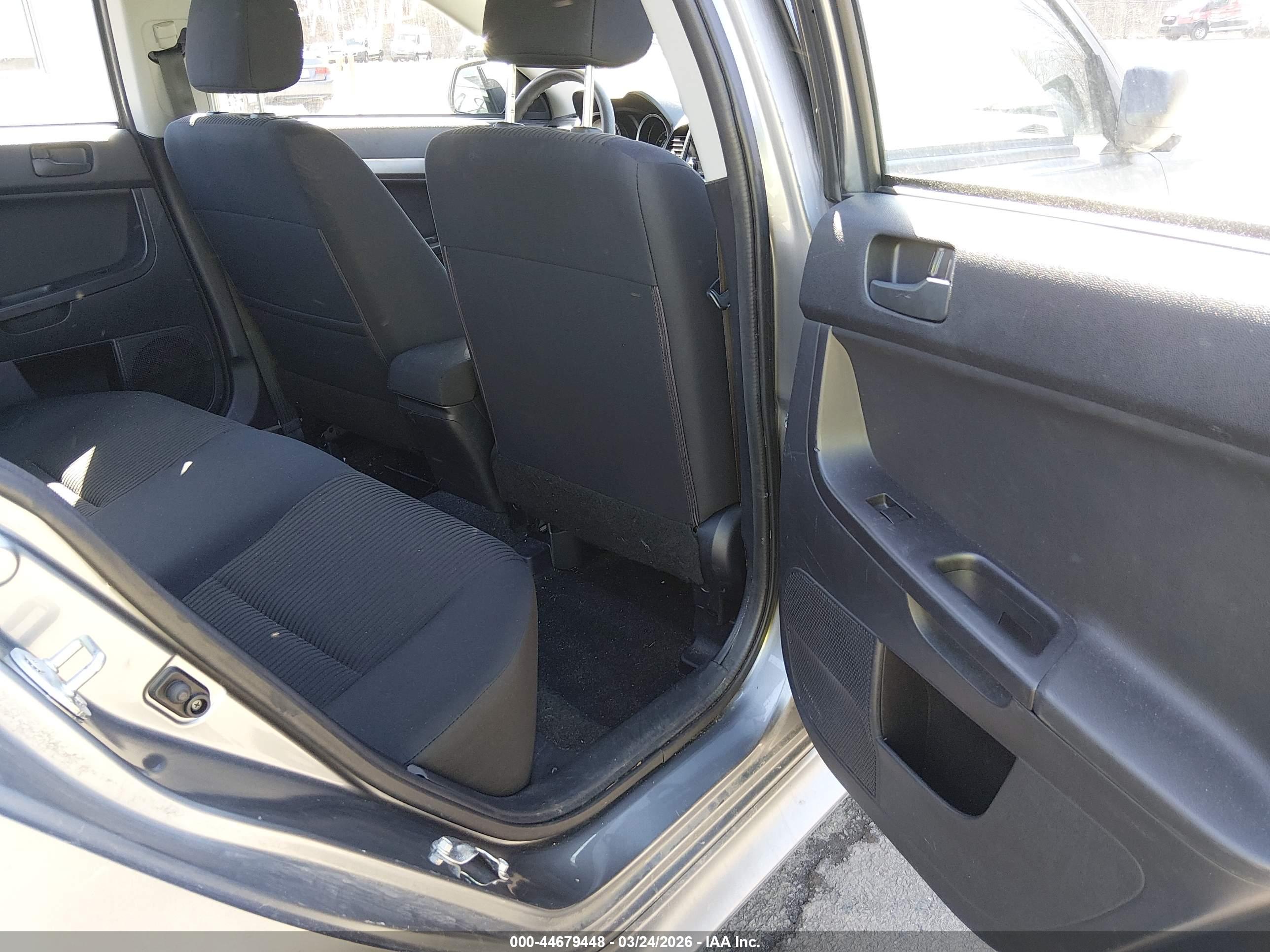MITSUBISHI LANCER image 8