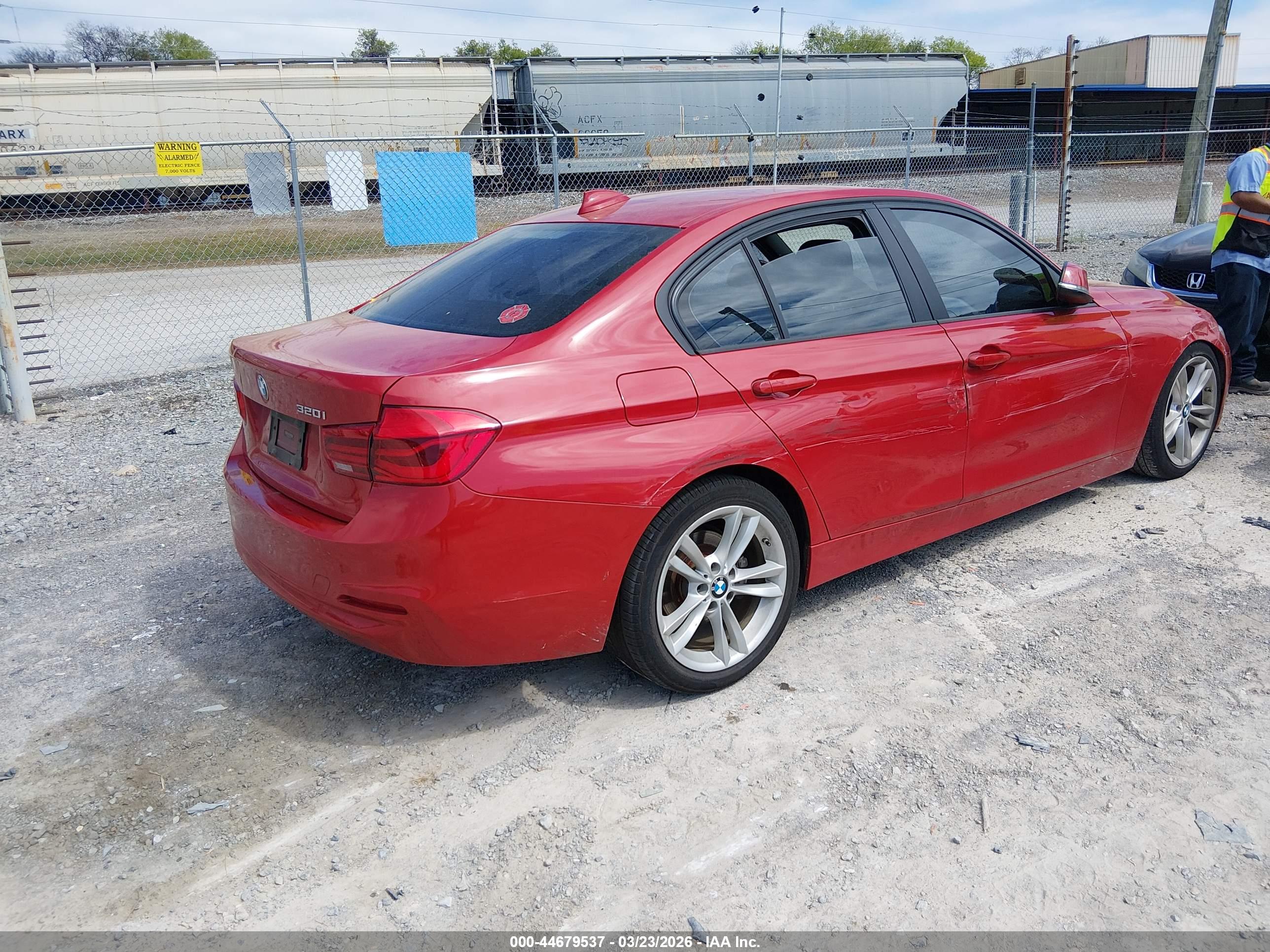 BMW 320I image 4